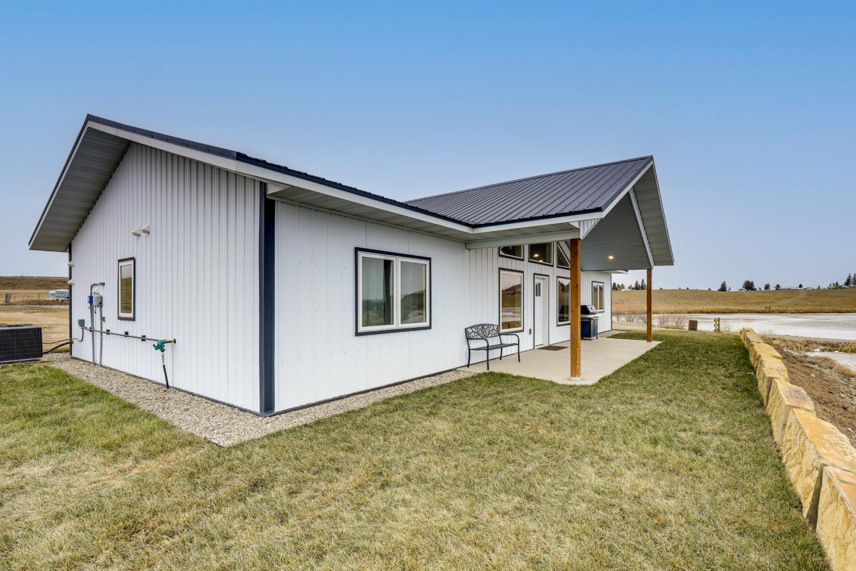 New-Build, Mtn-View White Sulphur Springs Home!