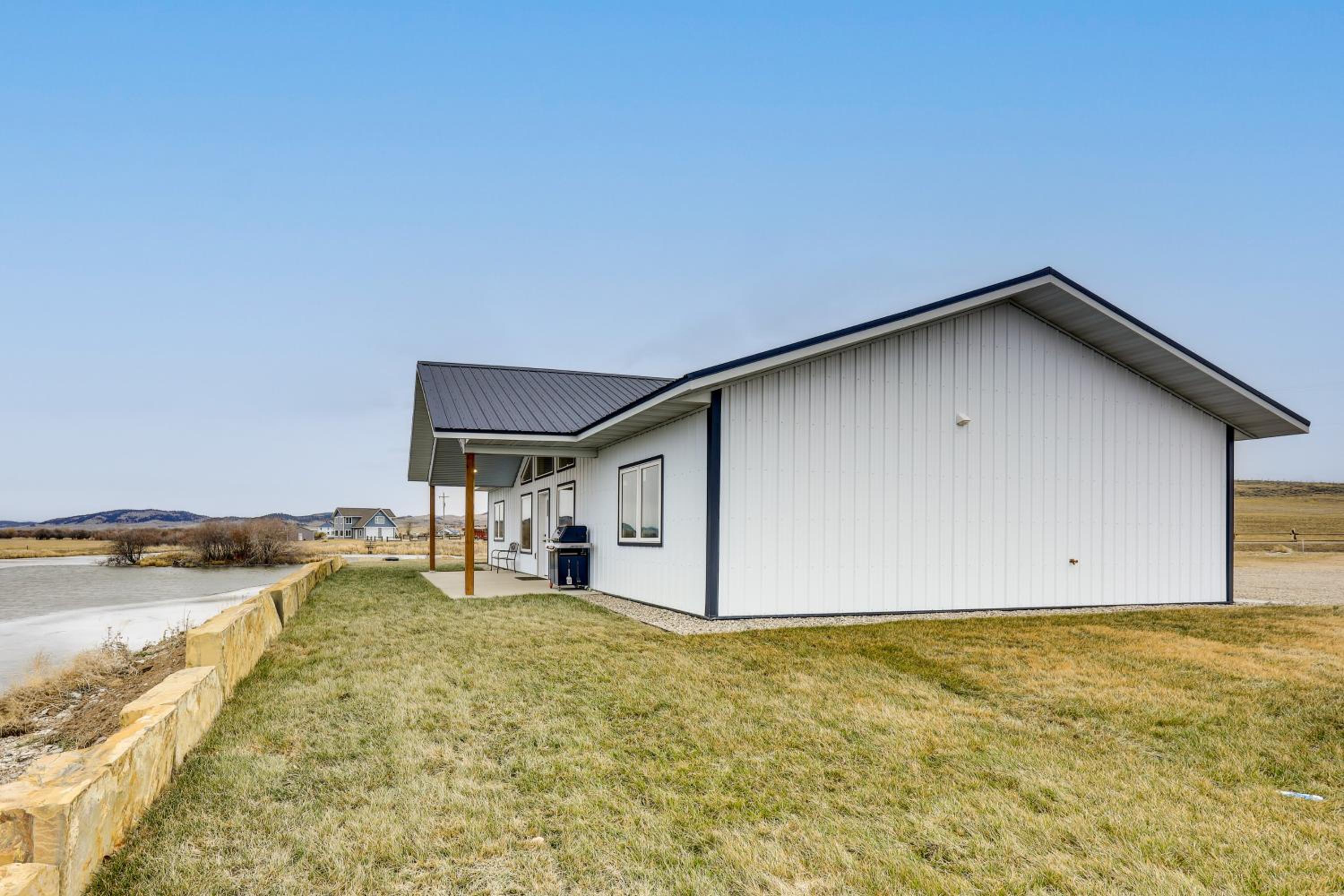 New-Build, Mtn-View White Sulphur Springs Home!