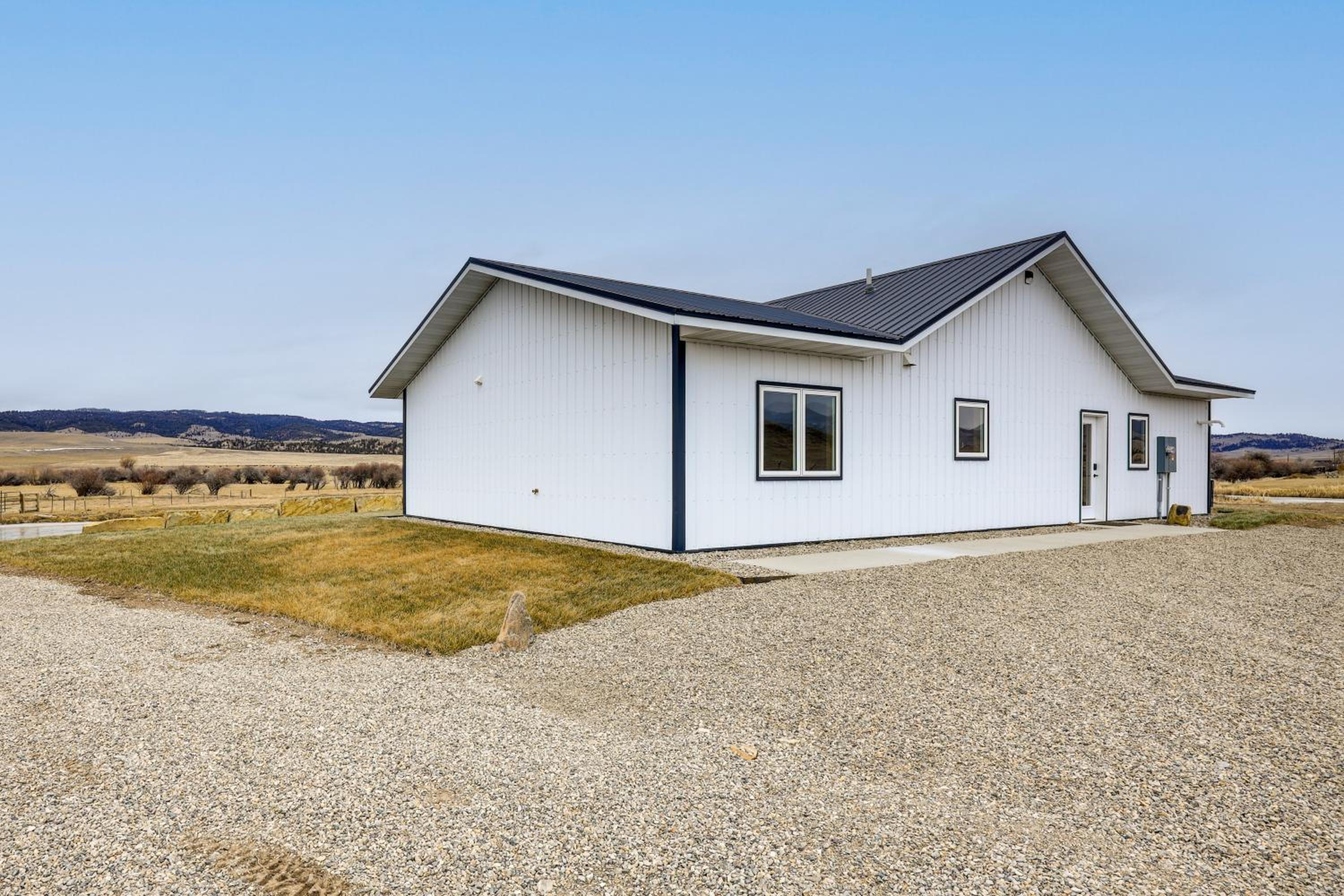 New-Build, Mtn-View White Sulphur Springs Home!