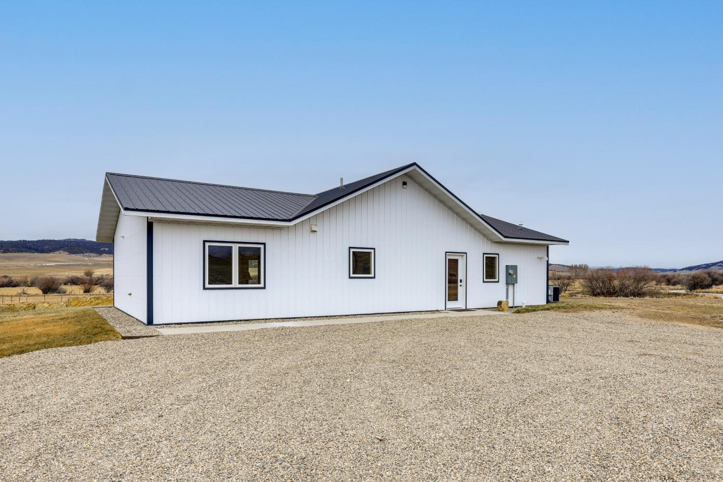 New-Build, Mtn-View White Sulphur Springs Home!