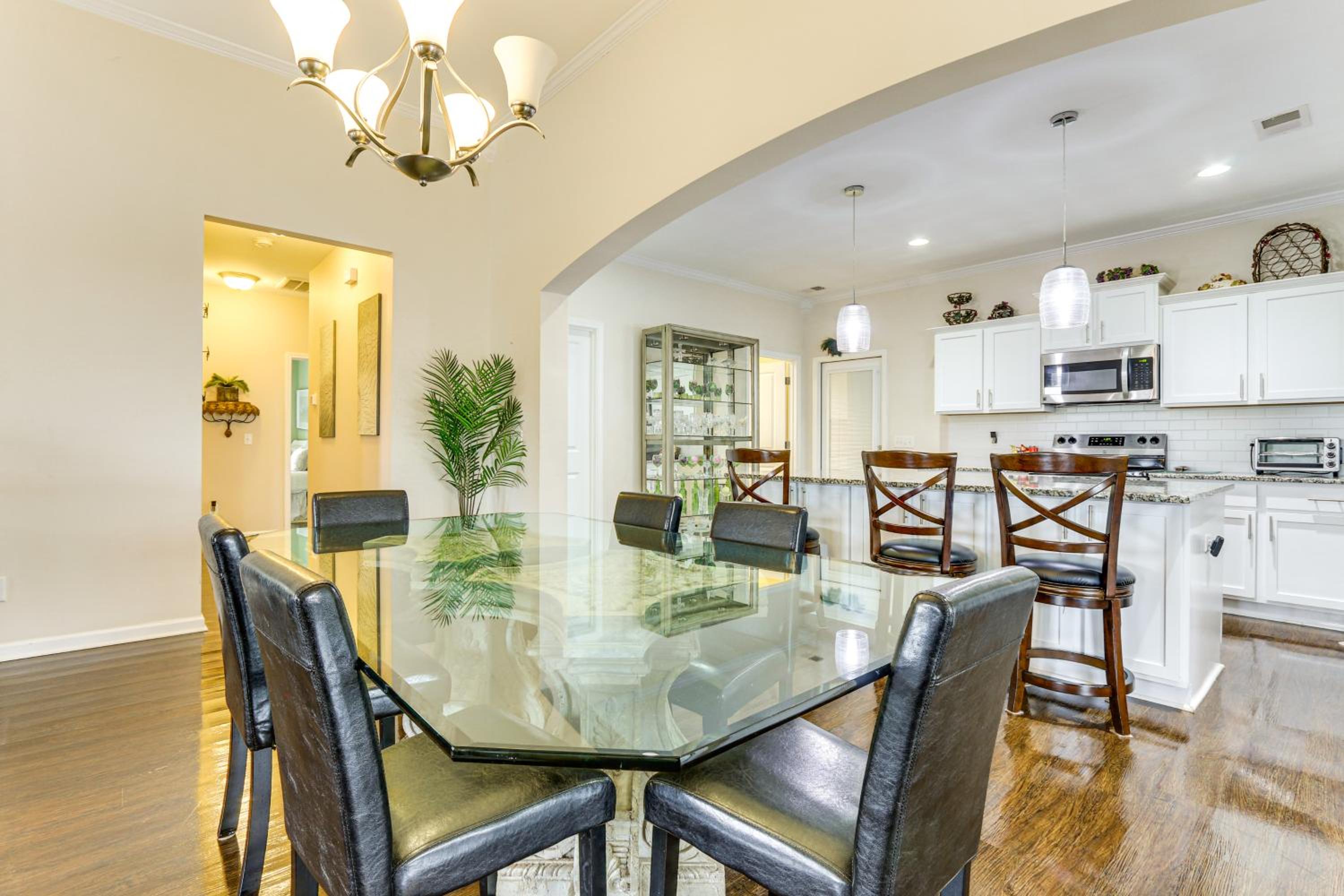 Community Pool! Family-Friendly Savannah Retreat