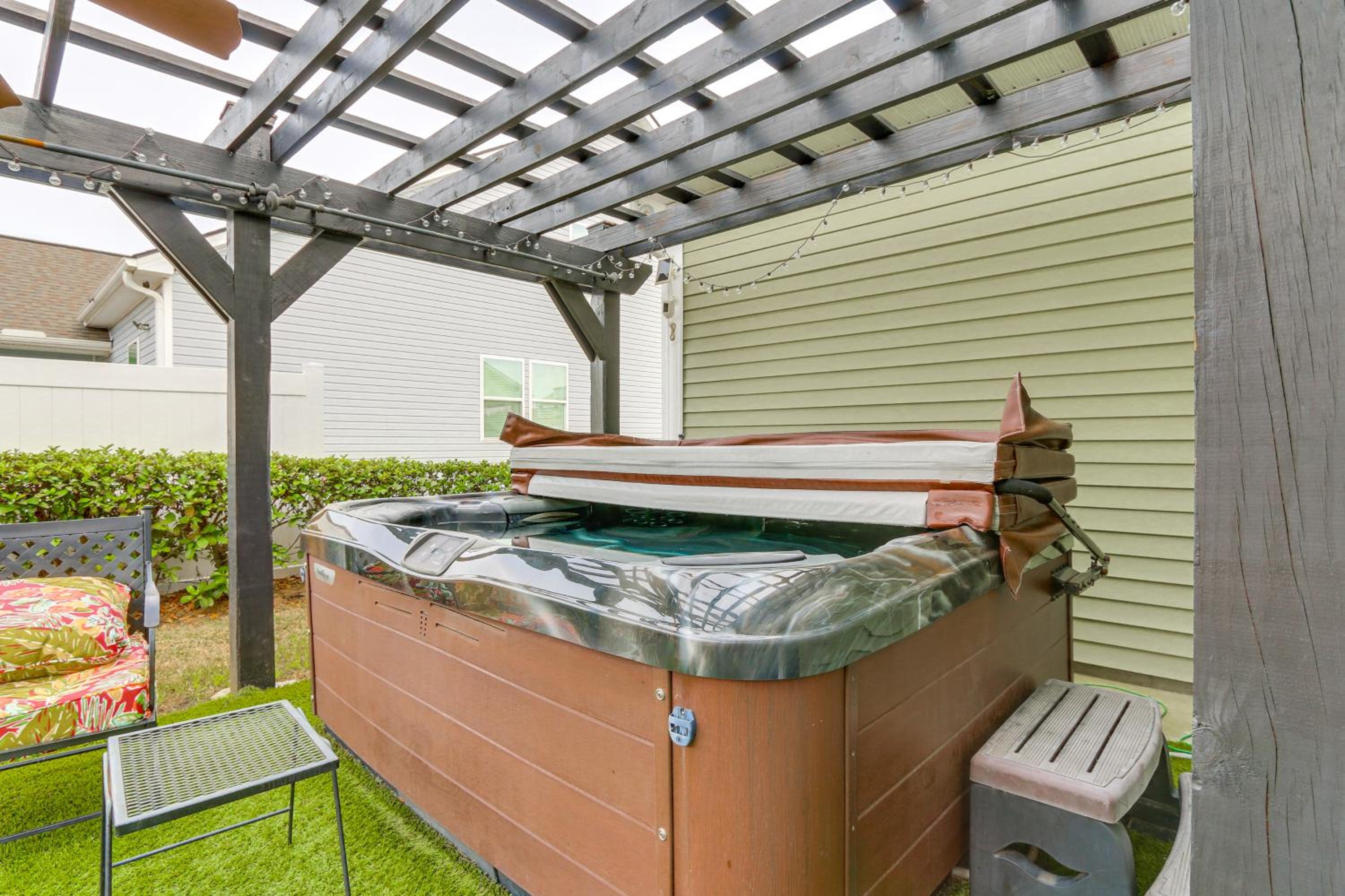 Community Pool! Family-Friendly Savannah Retreat