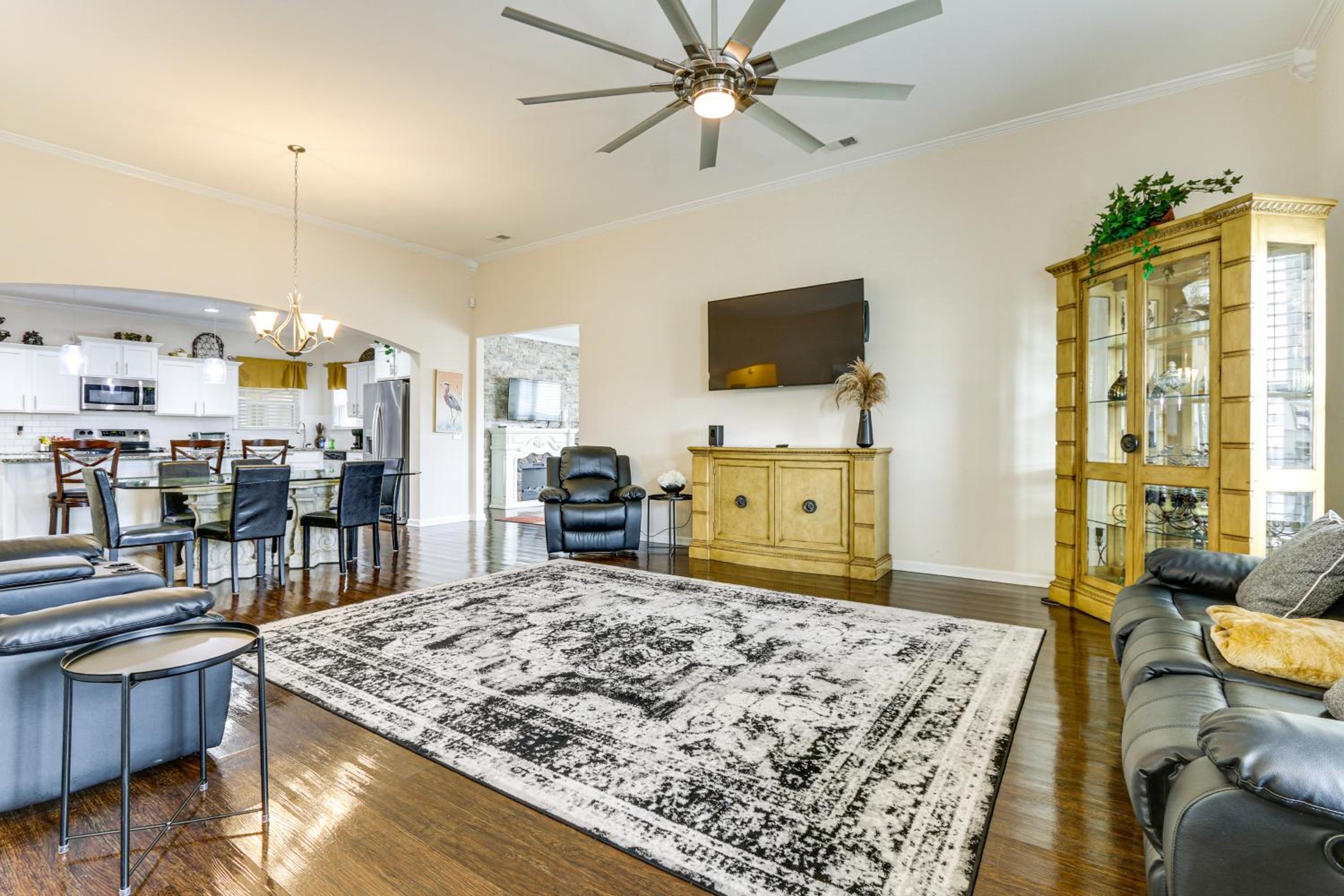 Community Pool! Family-Friendly Savannah Retreat