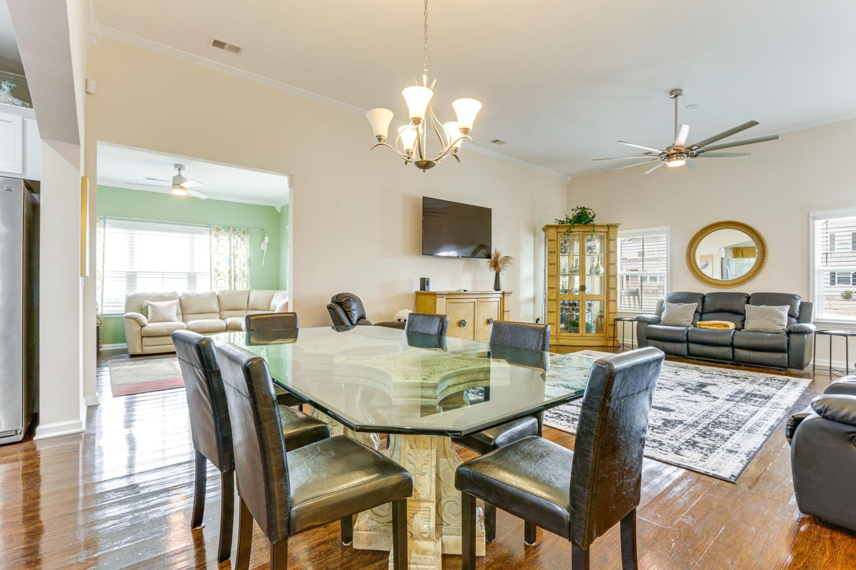 Community Pool! Family-Friendly Savannah Retreat