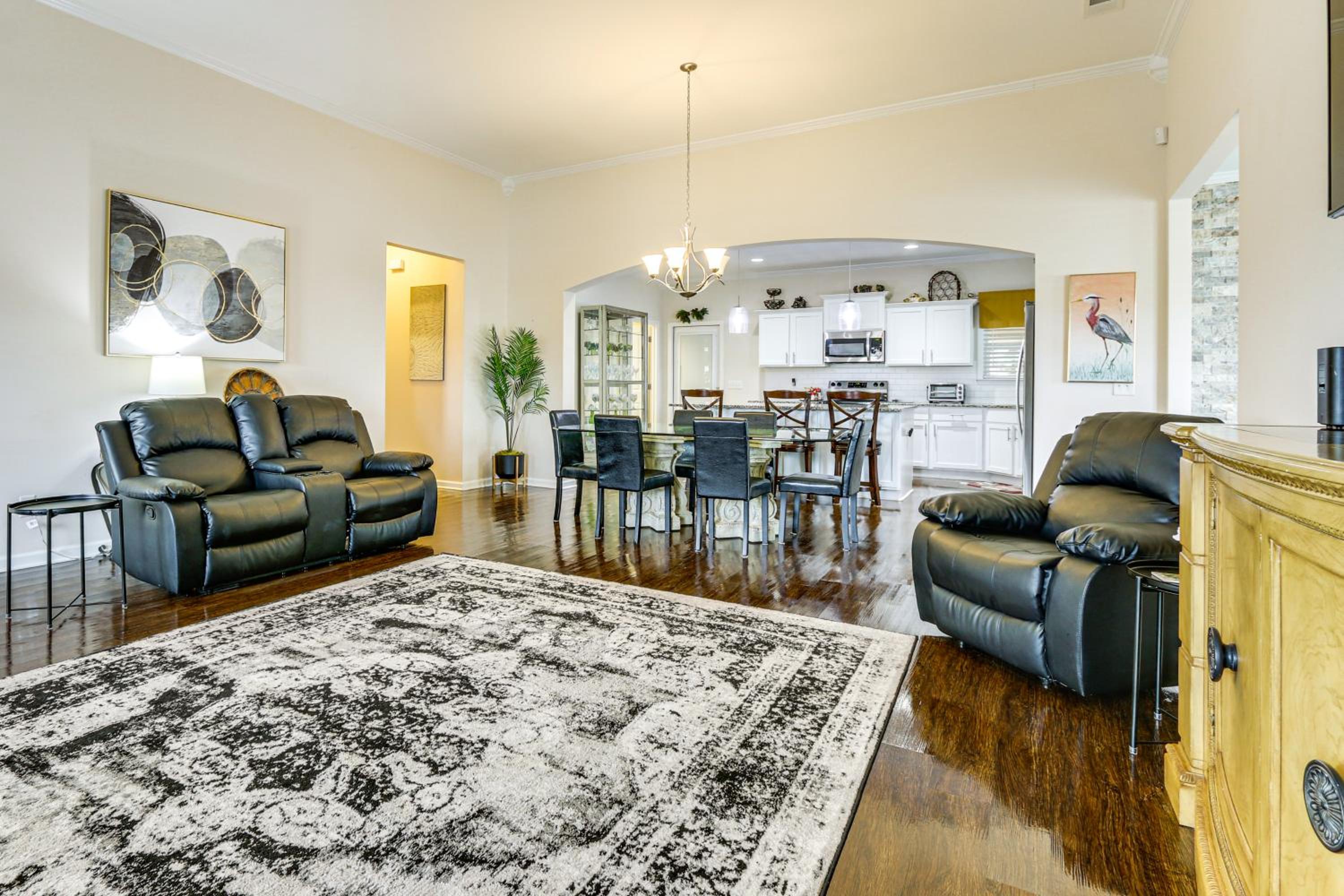 Community Pool! Family-Friendly Savannah Retreat