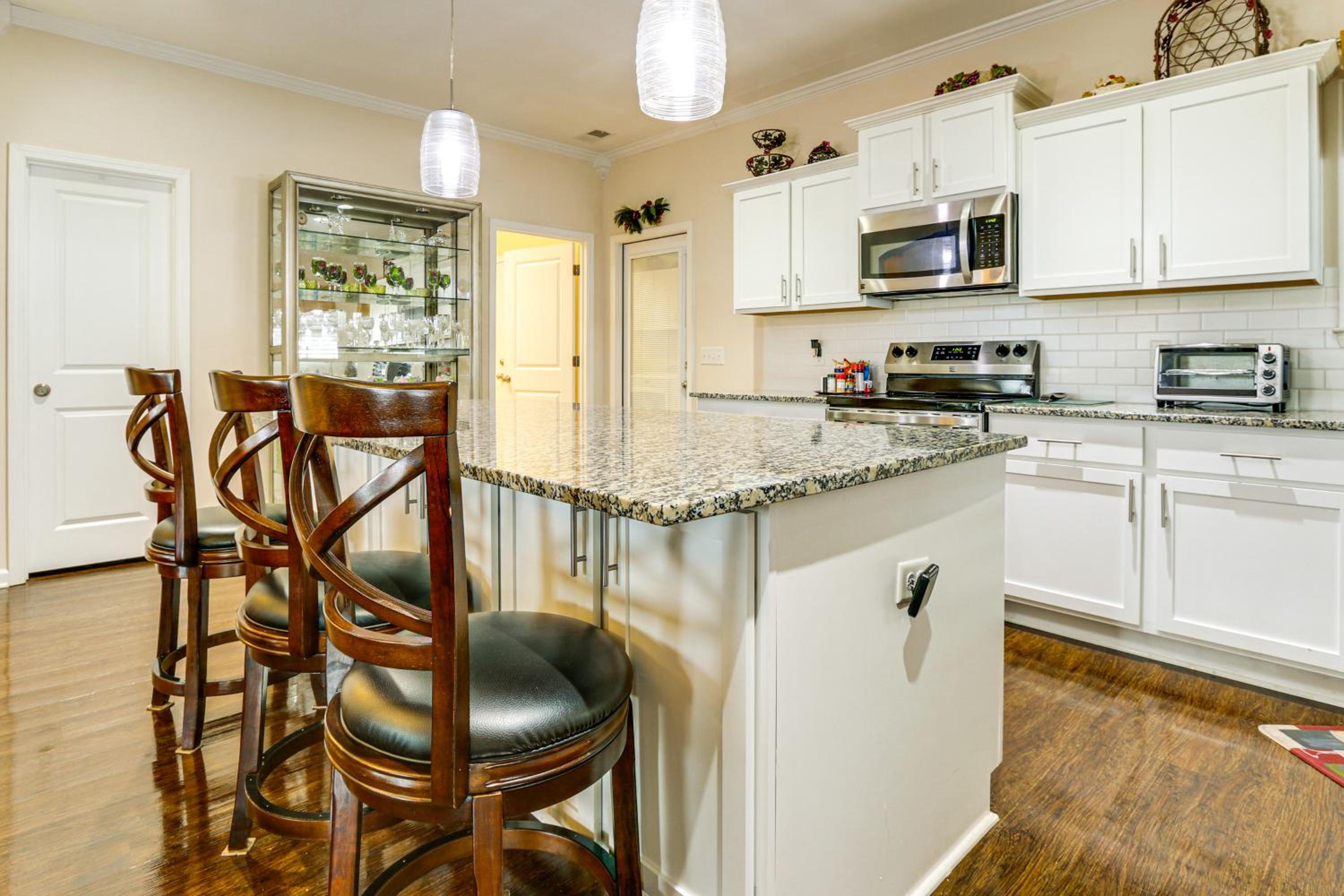 Community Pool! Family-Friendly Savannah Retreat