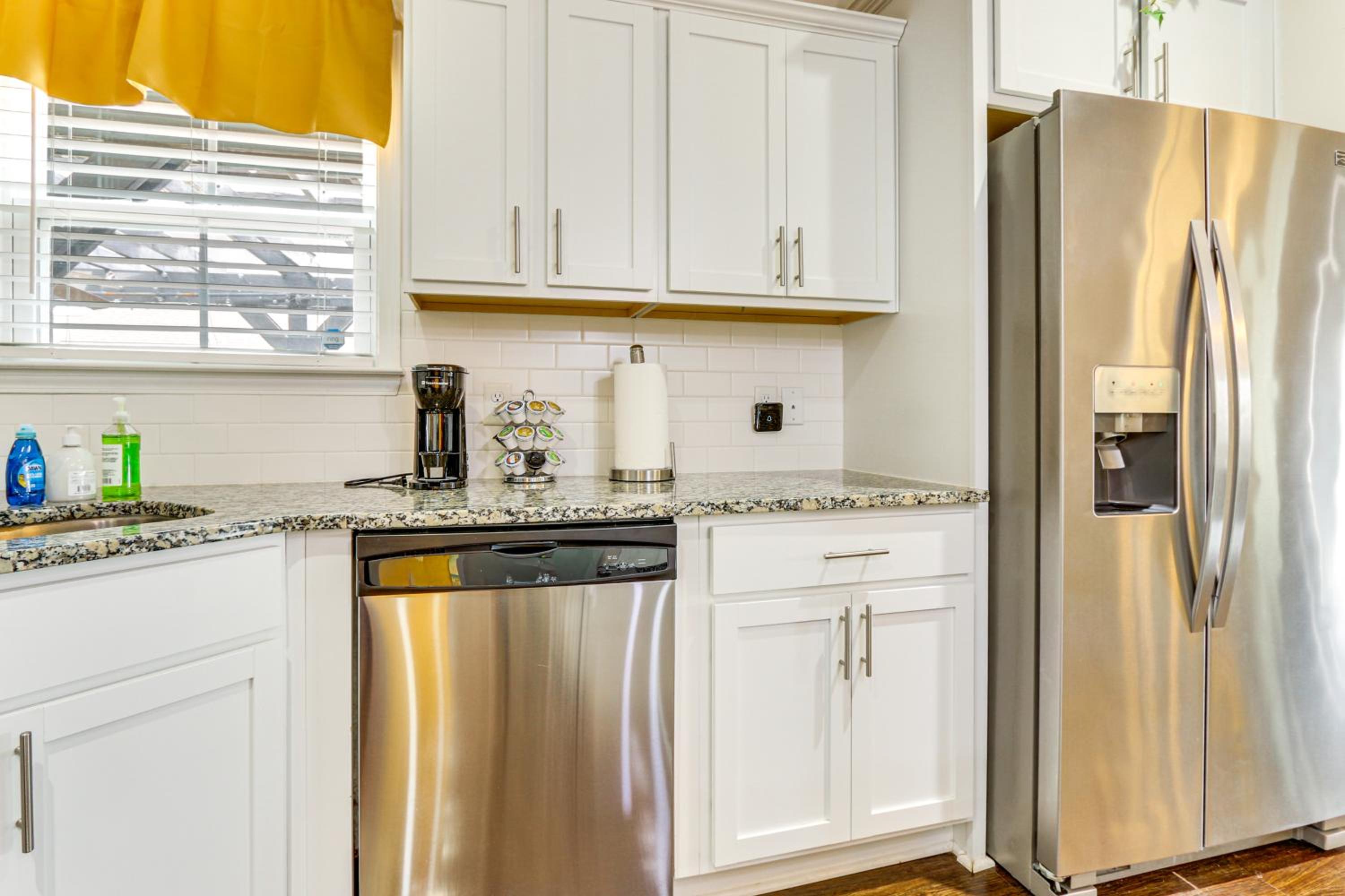 Community Pool! Family-Friendly Savannah Retreat