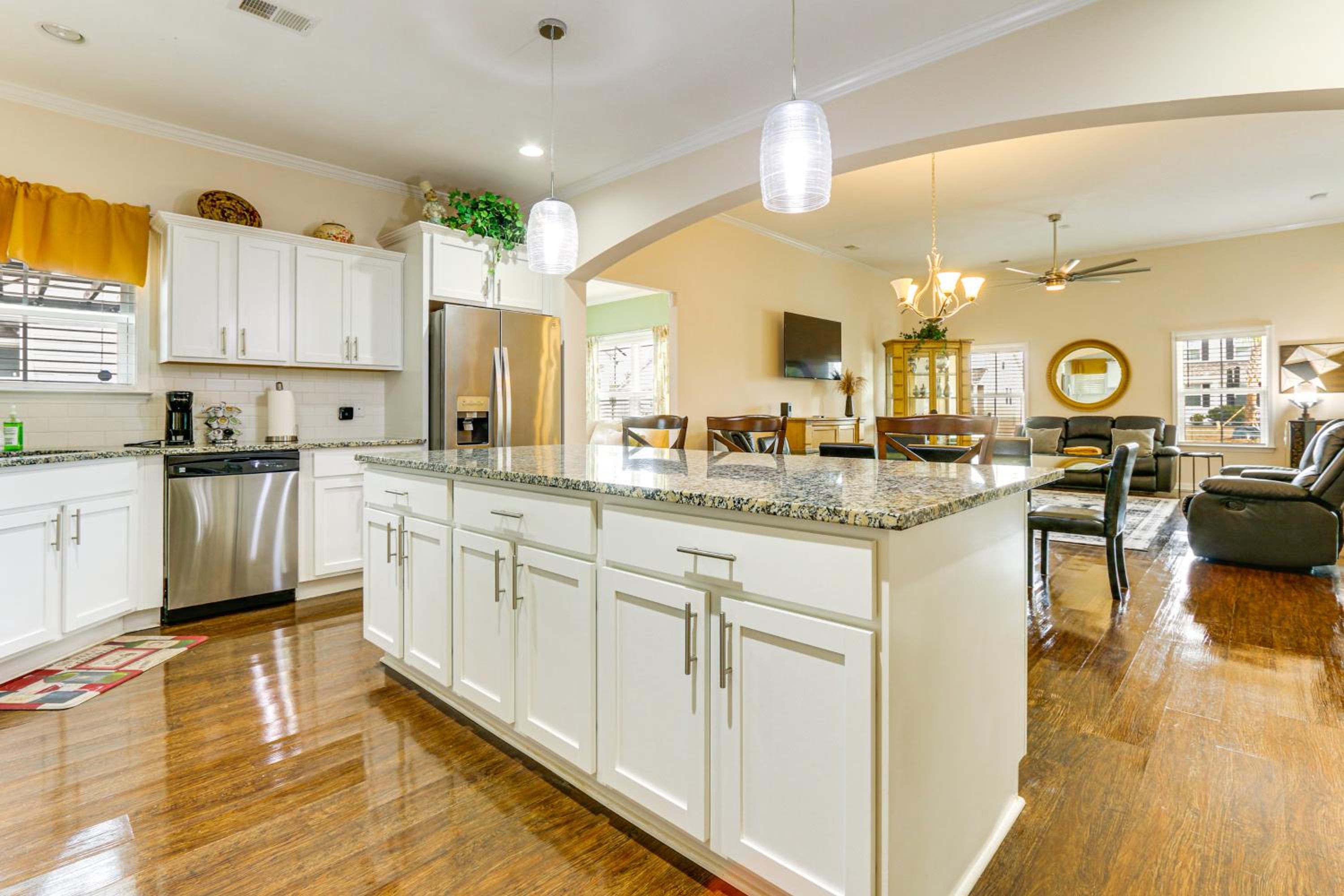 Community Pool! Family-Friendly Savannah Retreat