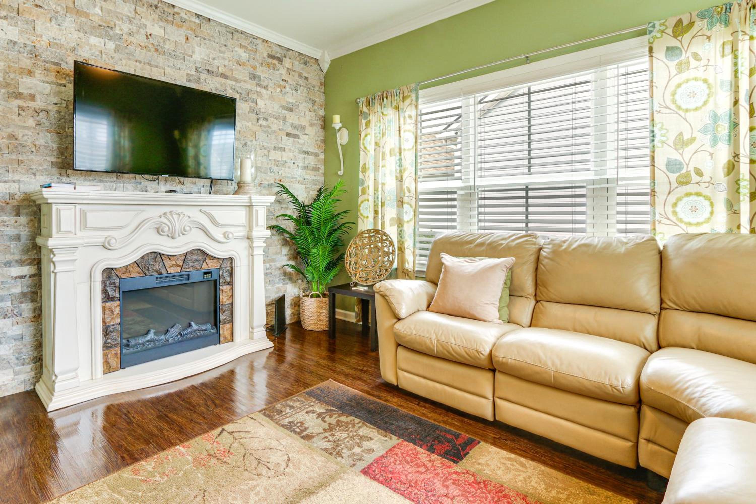 Community Pool! Family-Friendly Savannah Retreat
