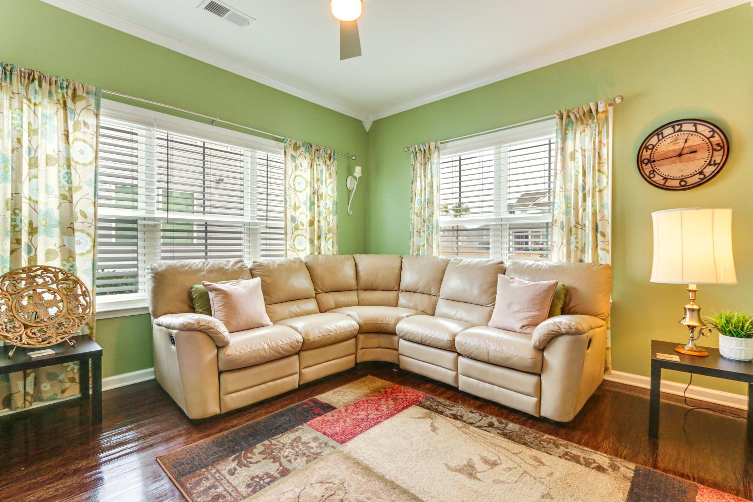 Community Pool! Family-Friendly Savannah Retreat