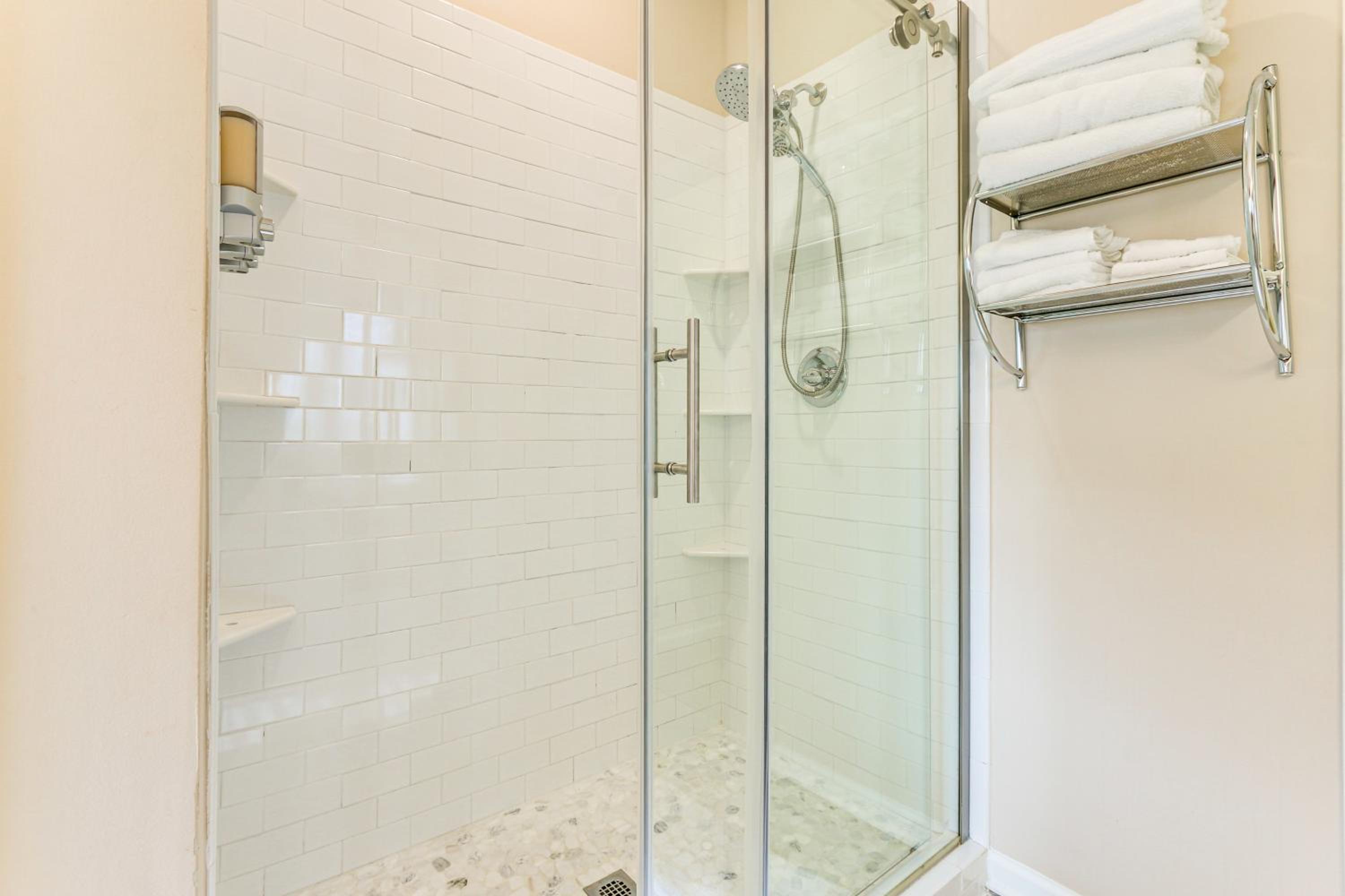 Community Pool! Family-Friendly Savannah Retreat