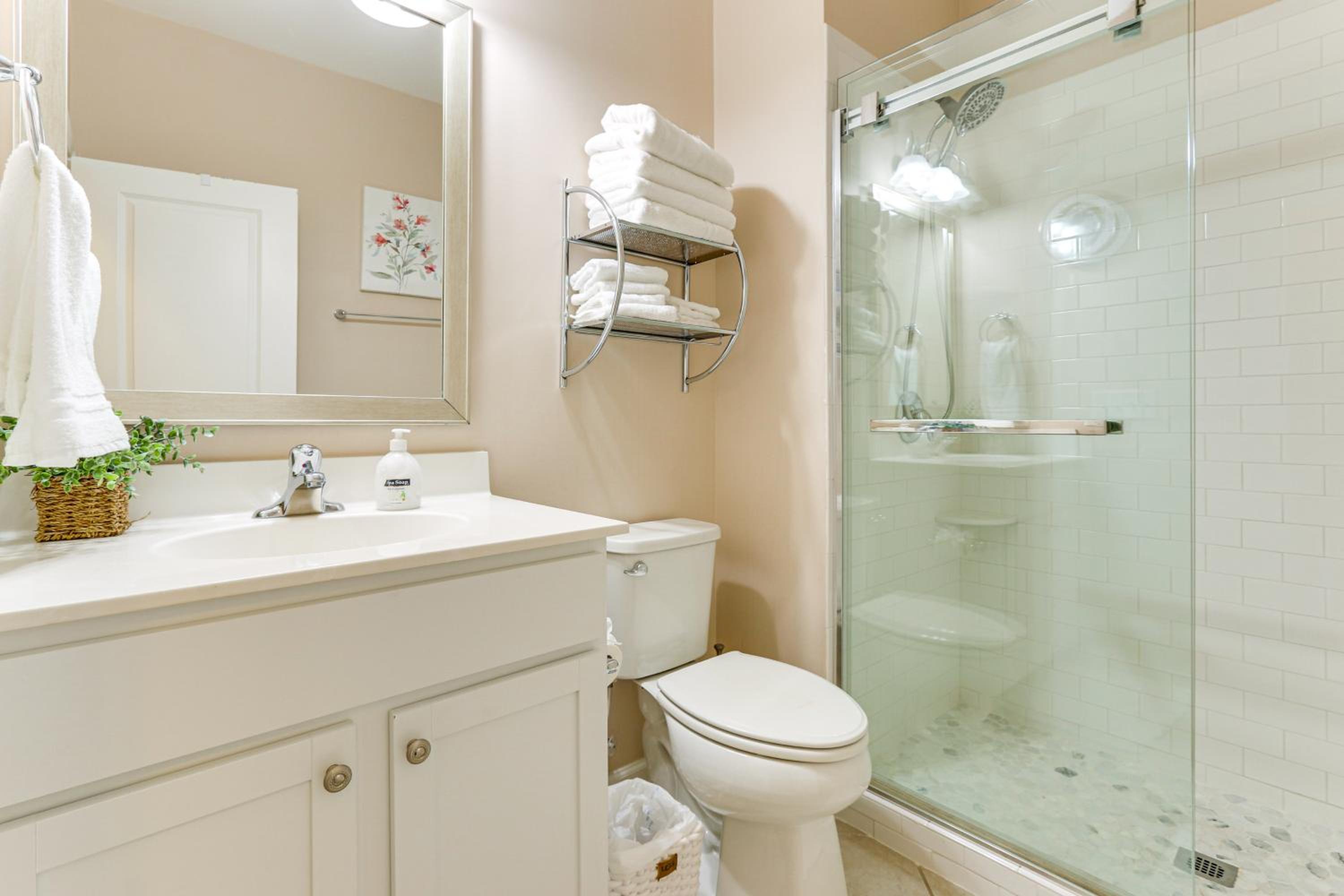 Community Pool! Family-Friendly Savannah Retreat