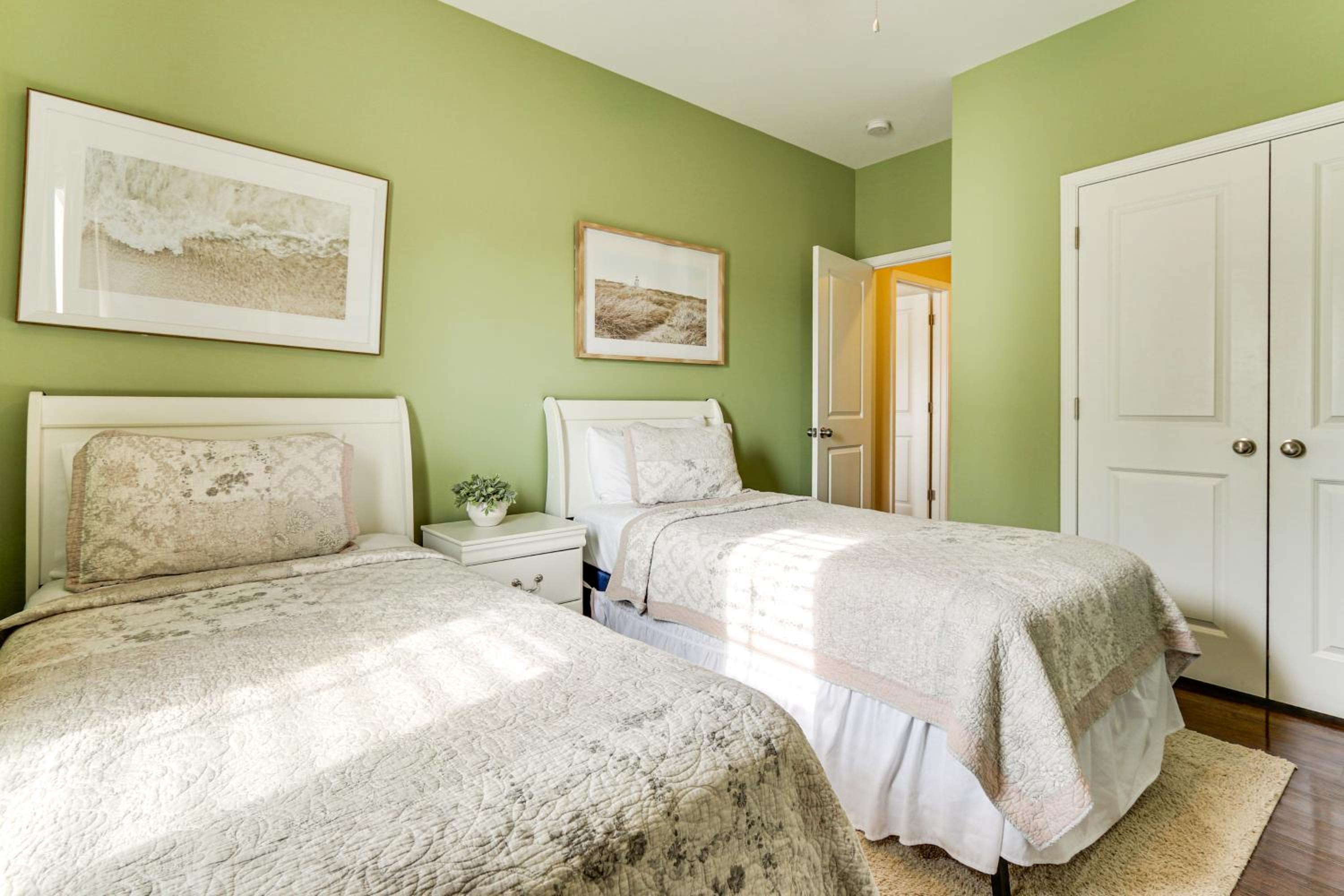 Community Pool! Family-Friendly Savannah Retreat