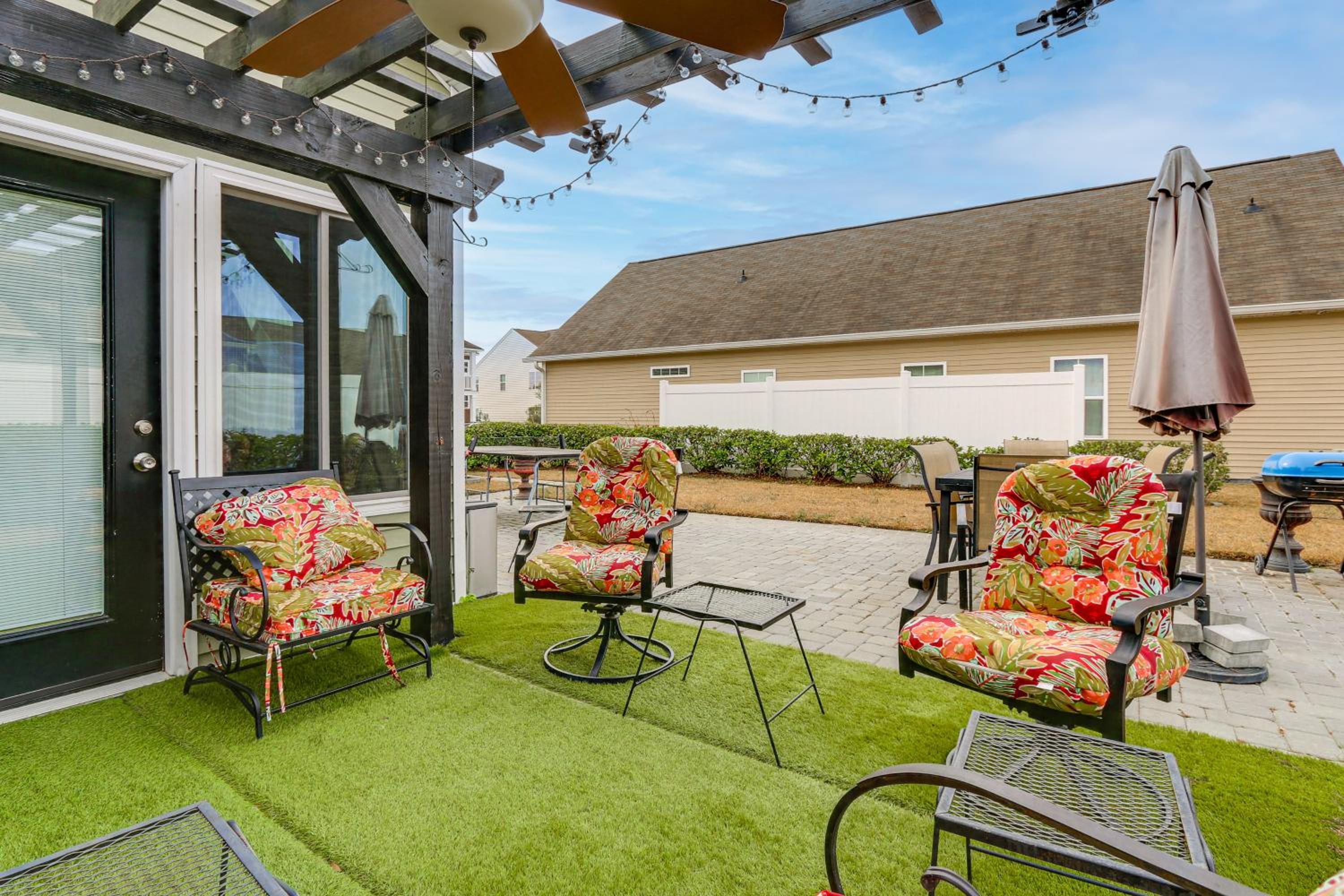 Community Pool! Family-Friendly Savannah Retreat