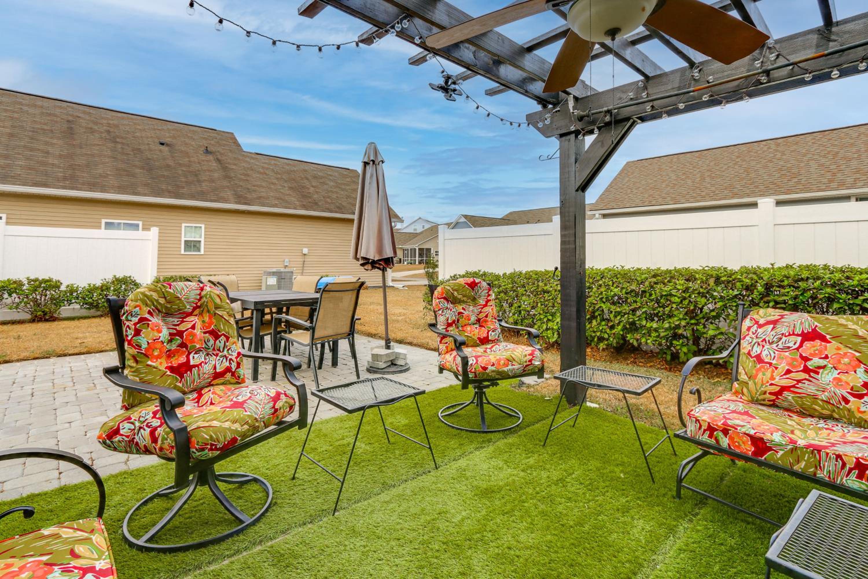Community Pool! Family-Friendly Savannah Retreat