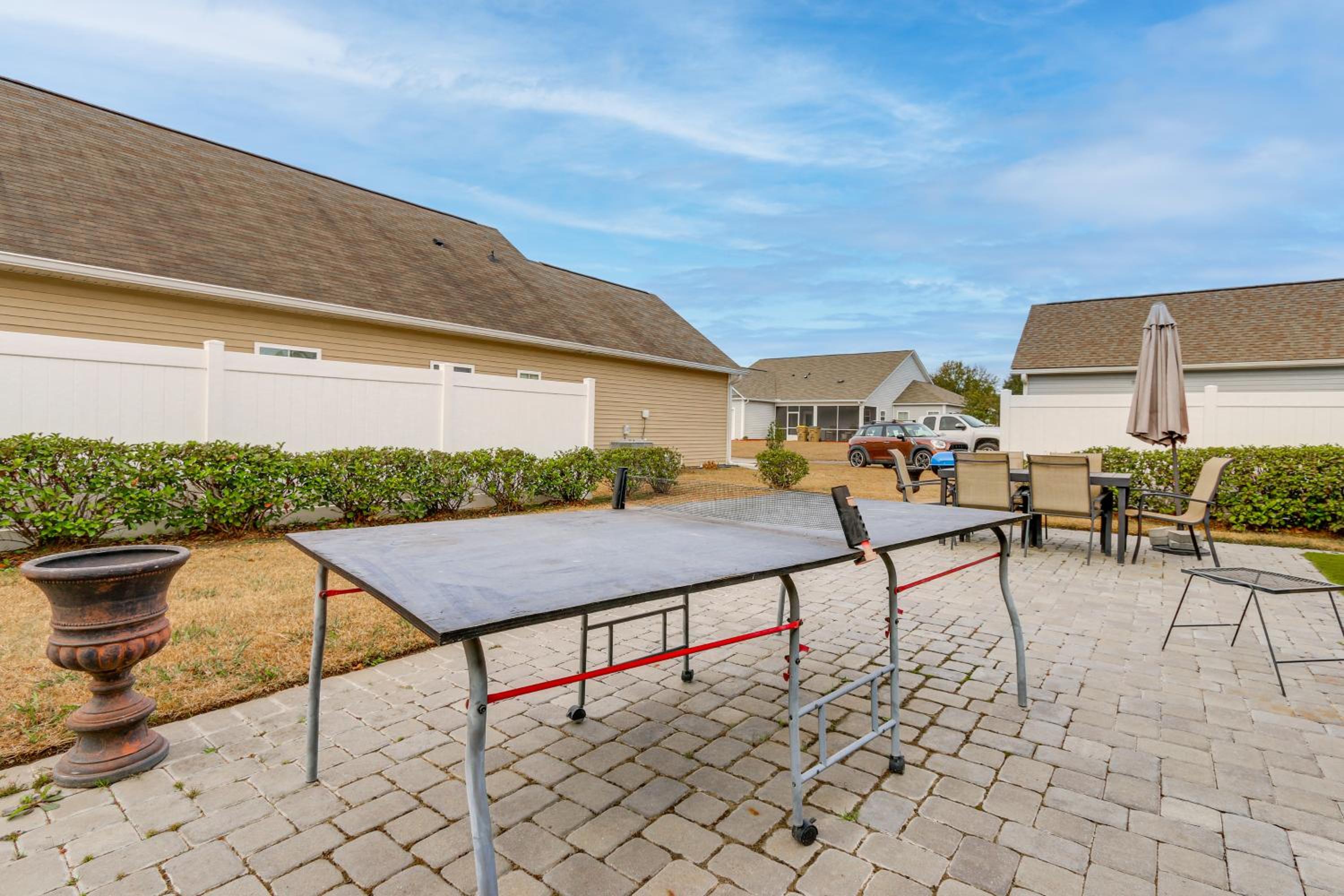 Community Pool! Family-Friendly Savannah Retreat