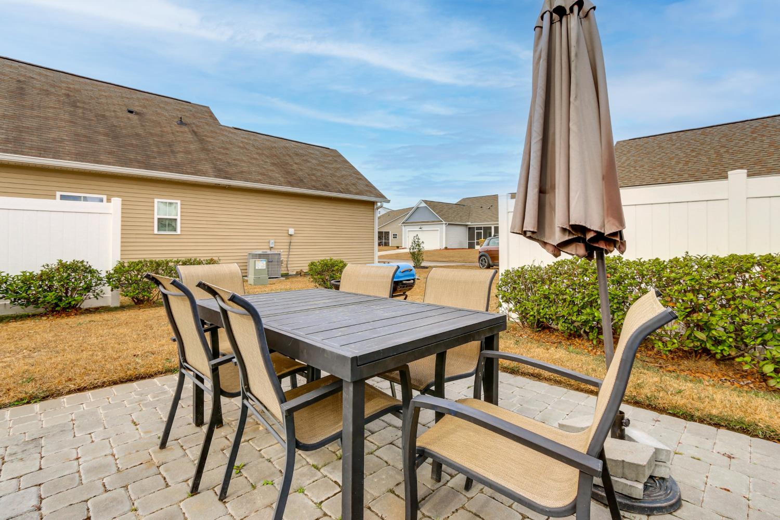 Community Pool! Family-Friendly Savannah Retreat