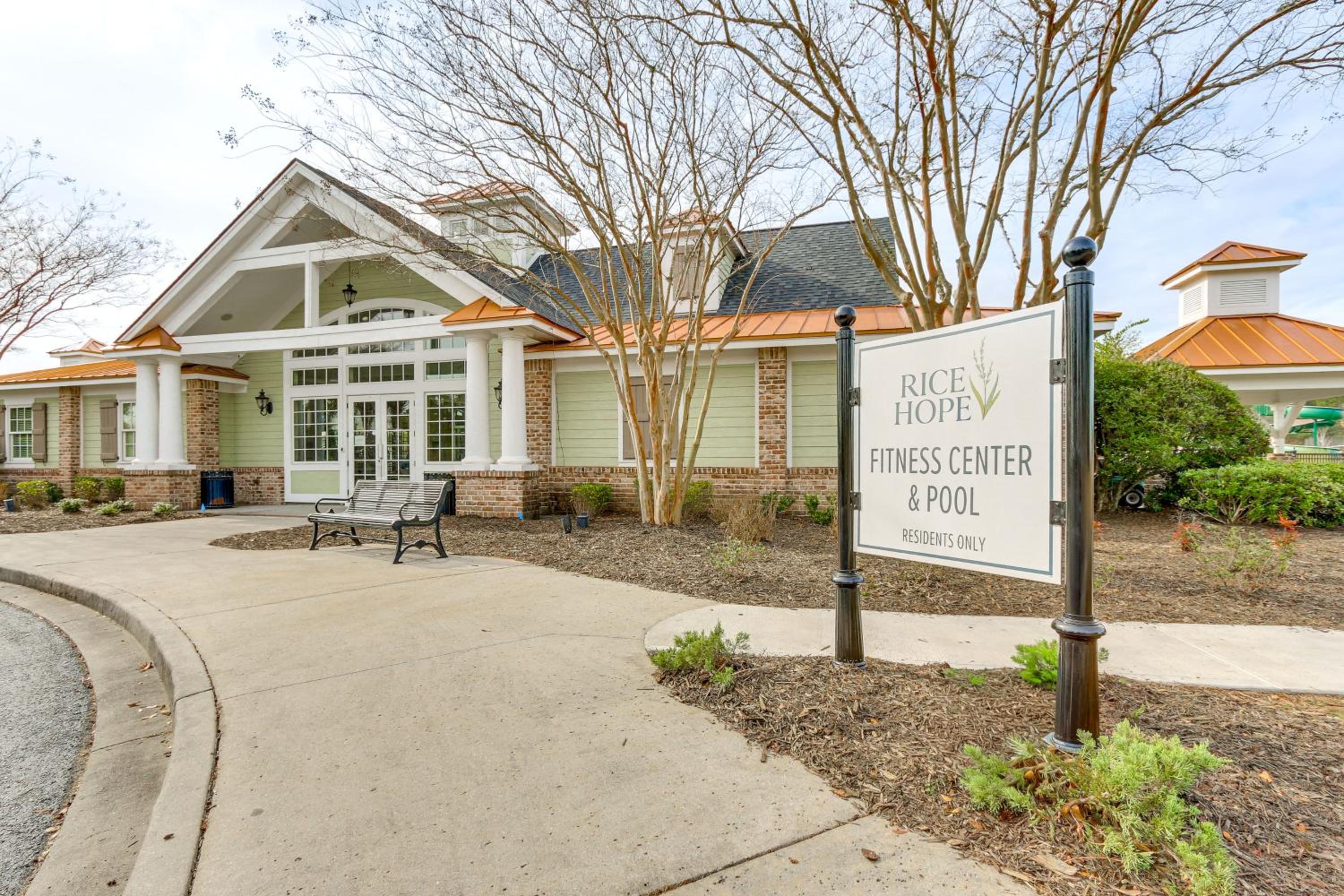 Community Pool! Family-Friendly Savannah Retreat