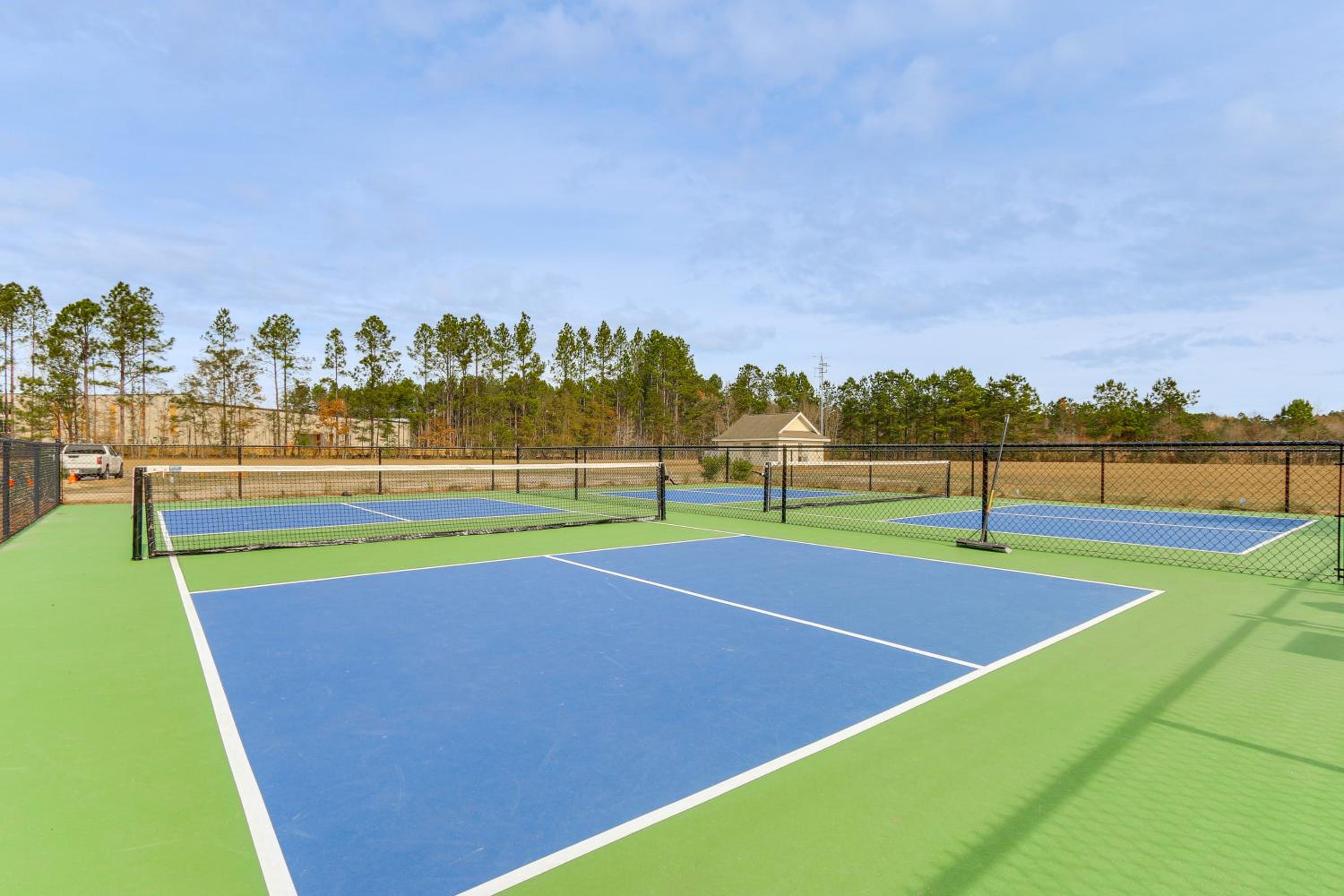 Community Pool! Family-Friendly Savannah Retreat