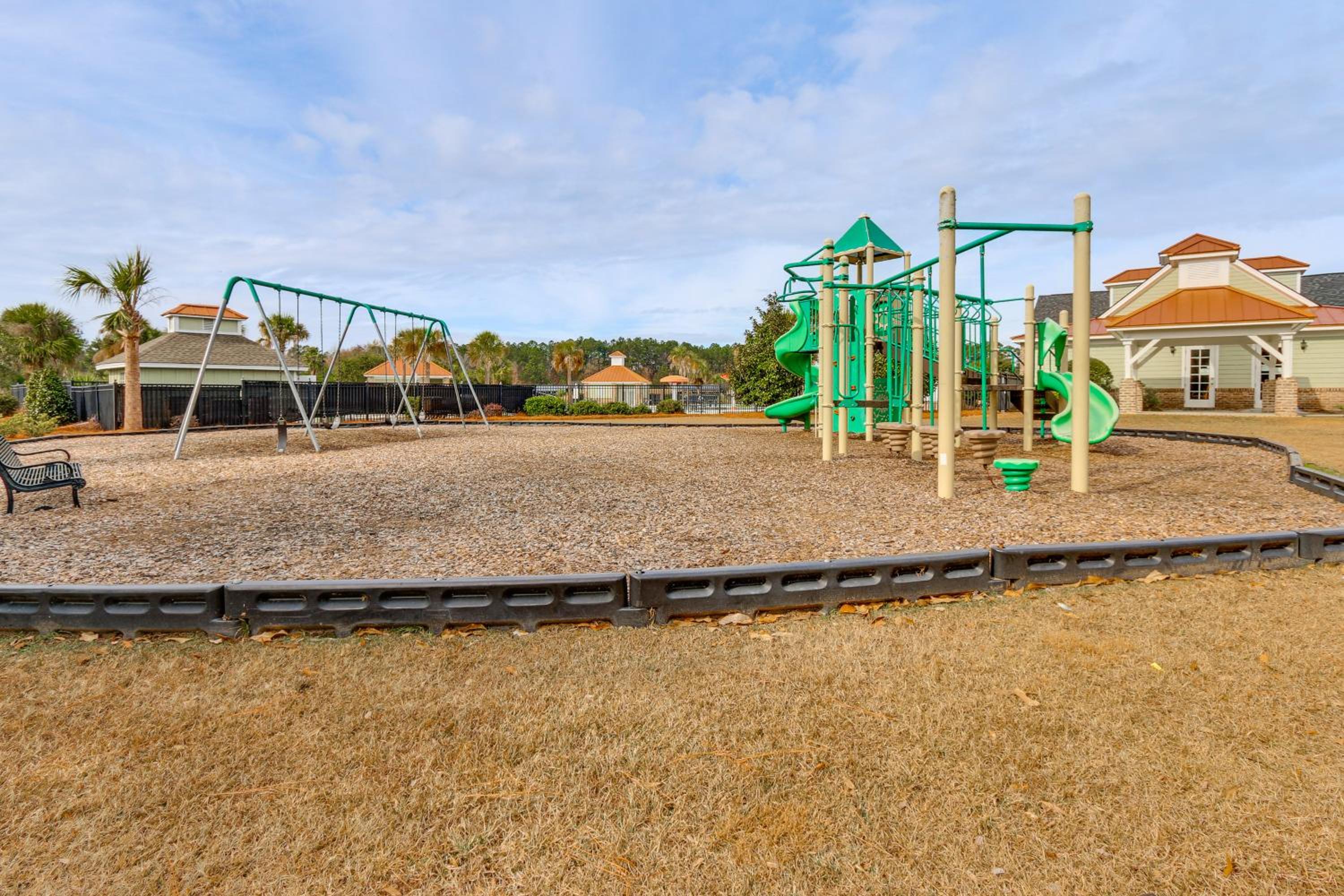 Community Pool! Family-Friendly Savannah Retreat