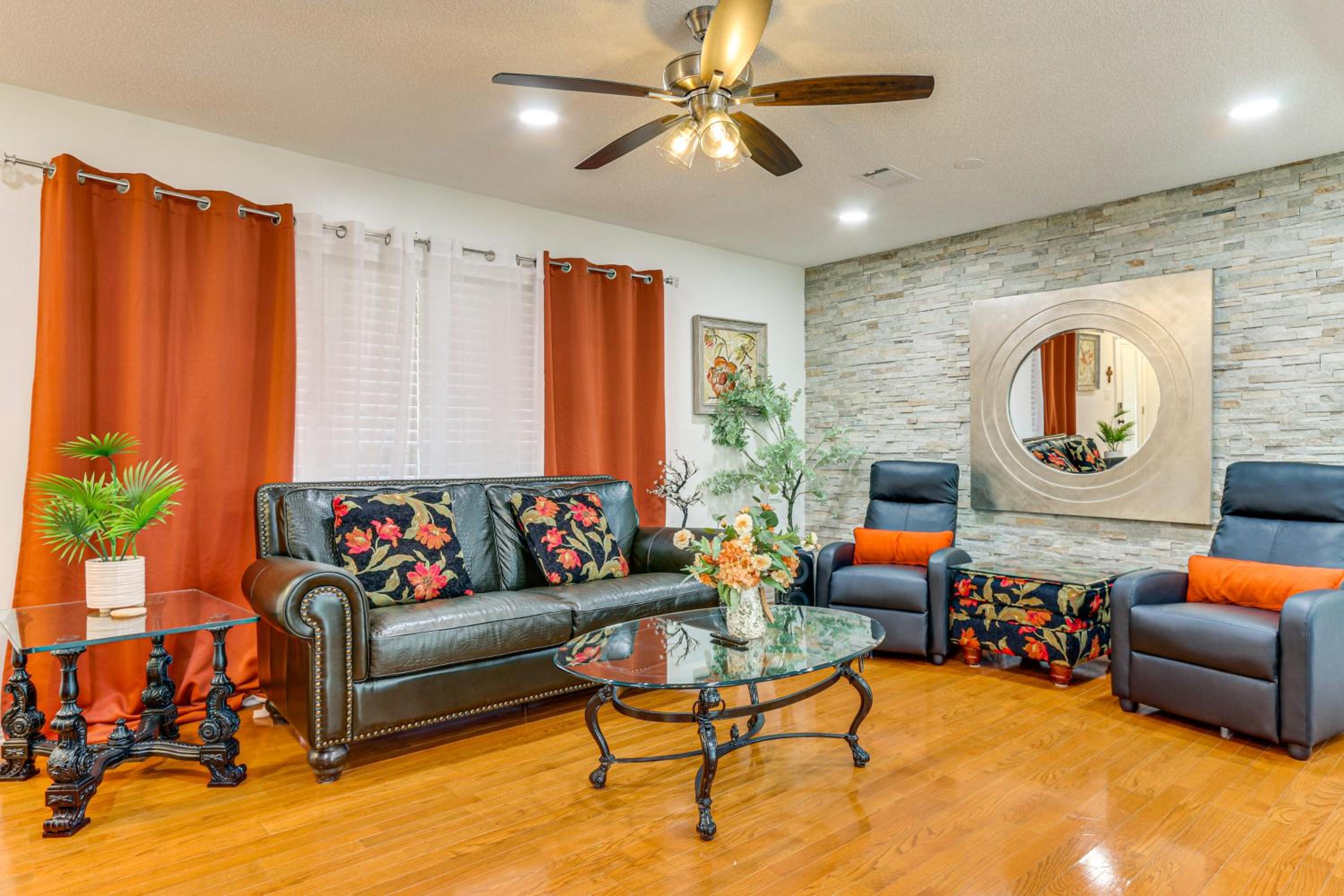 Pool, Hot Tub and Backyard Fun! Savannah Retreat