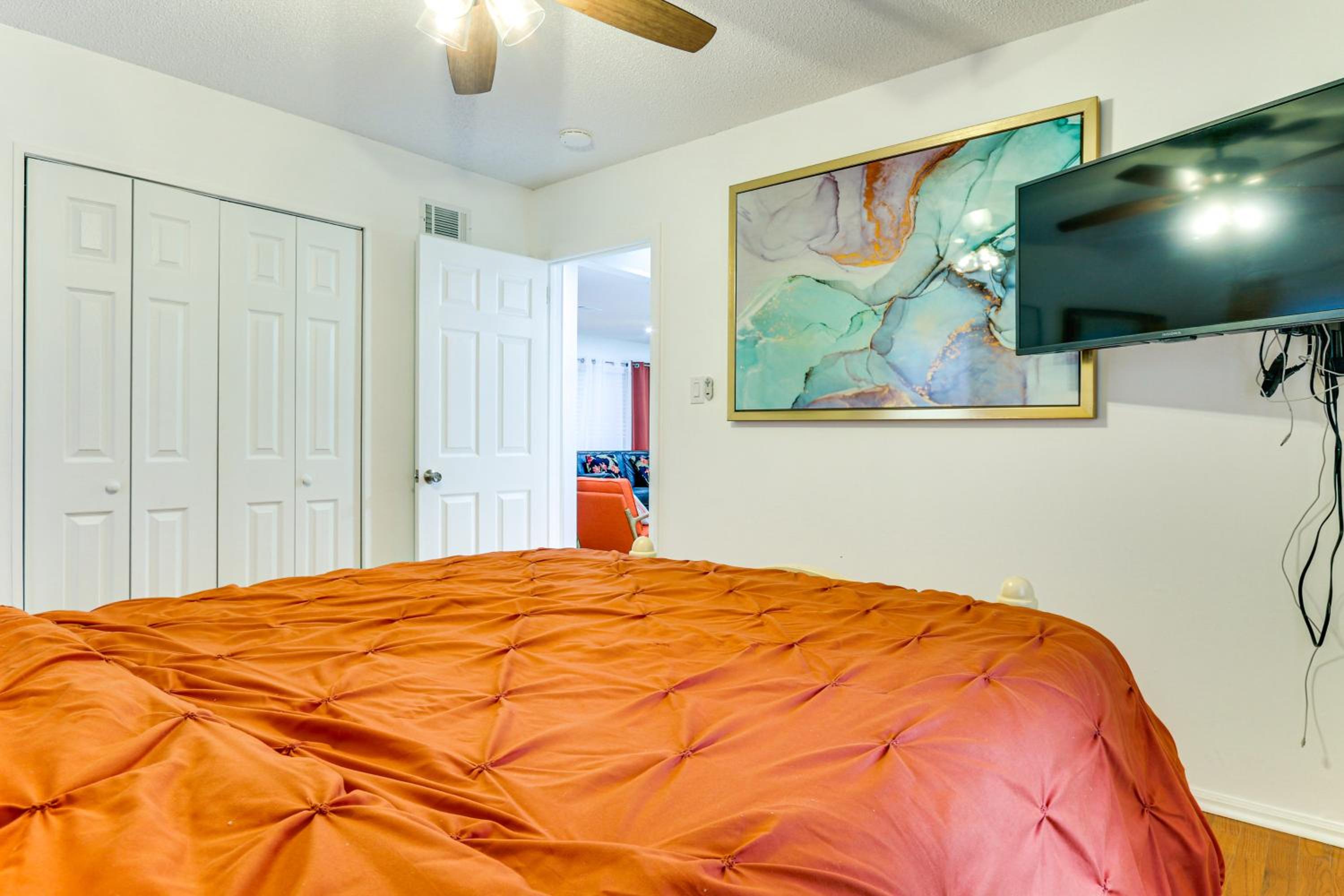 Pool, Hot Tub and Backyard Fun! Savannah Retreat