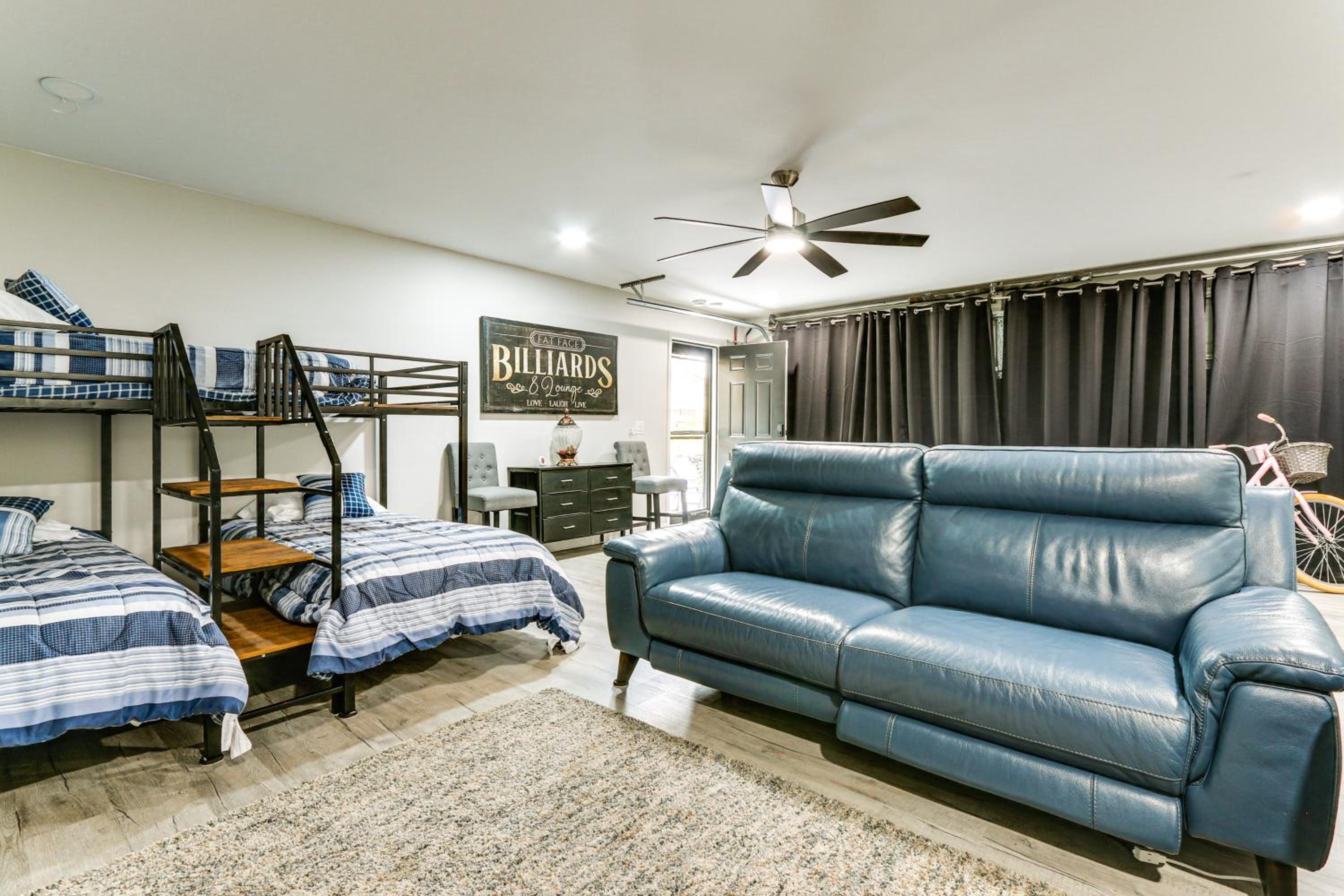 Pool, Hot Tub and Backyard Fun! Savannah Retreat