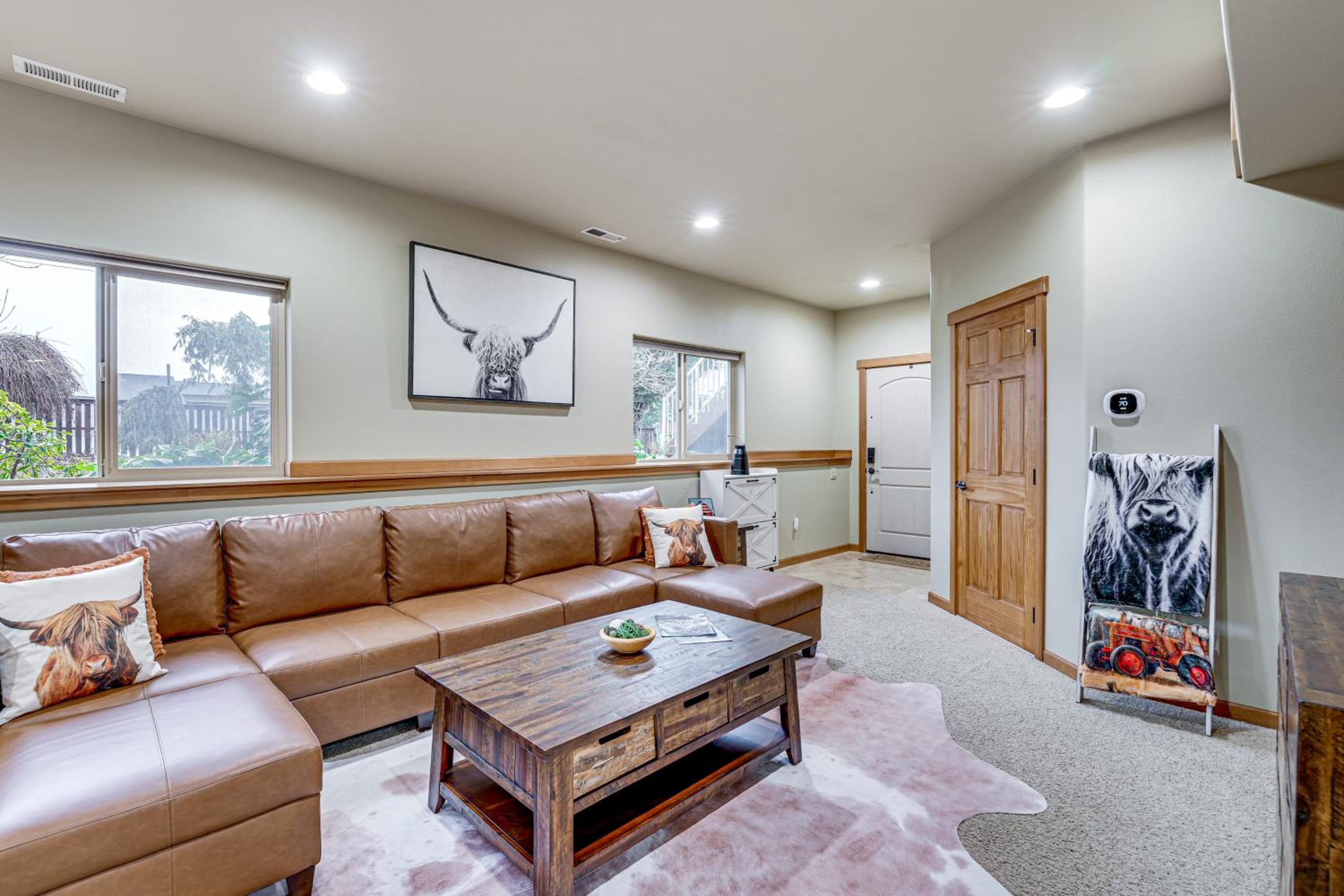 Near Ferry, Shops and Eats! Anacortes Townhome