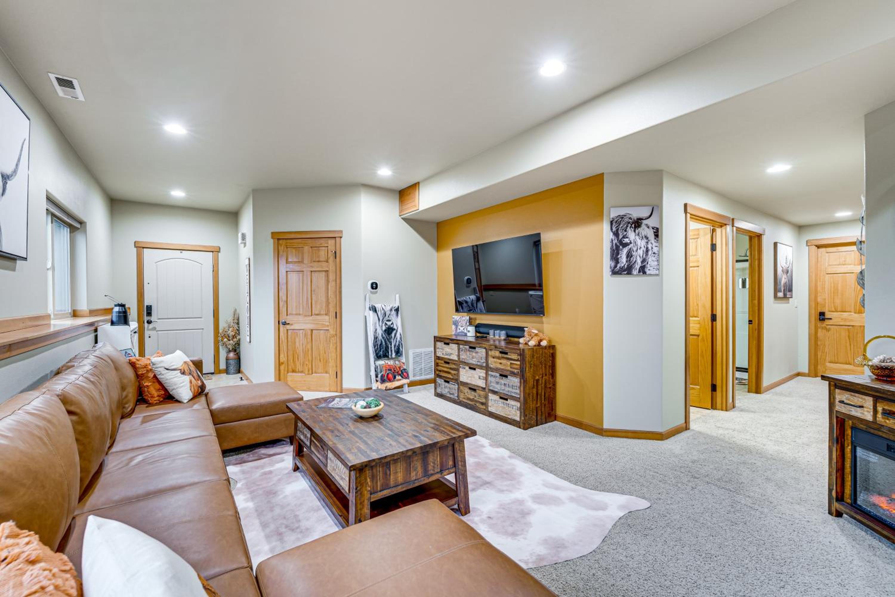 Near Ferry, Shops and Eats! Anacortes Townhome