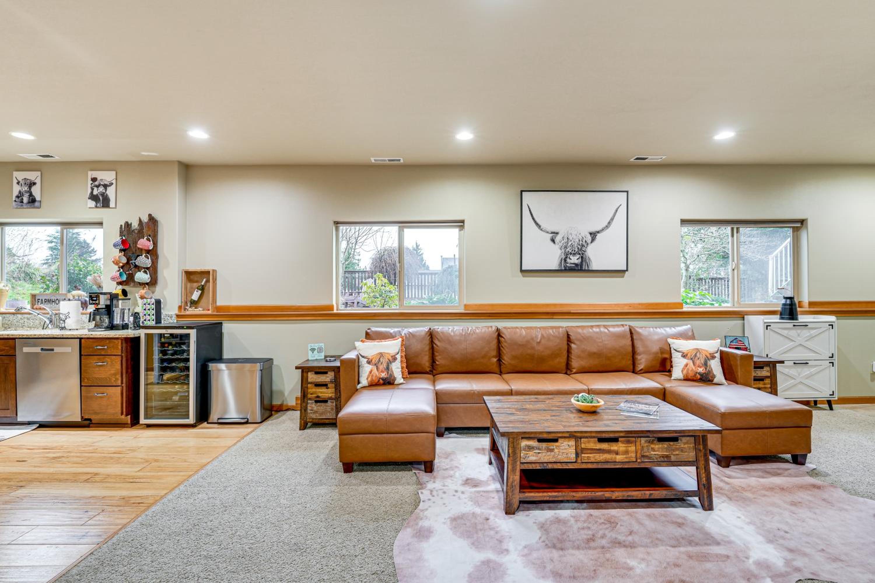 Near Ferry, Shops and Eats! Anacortes Townhome