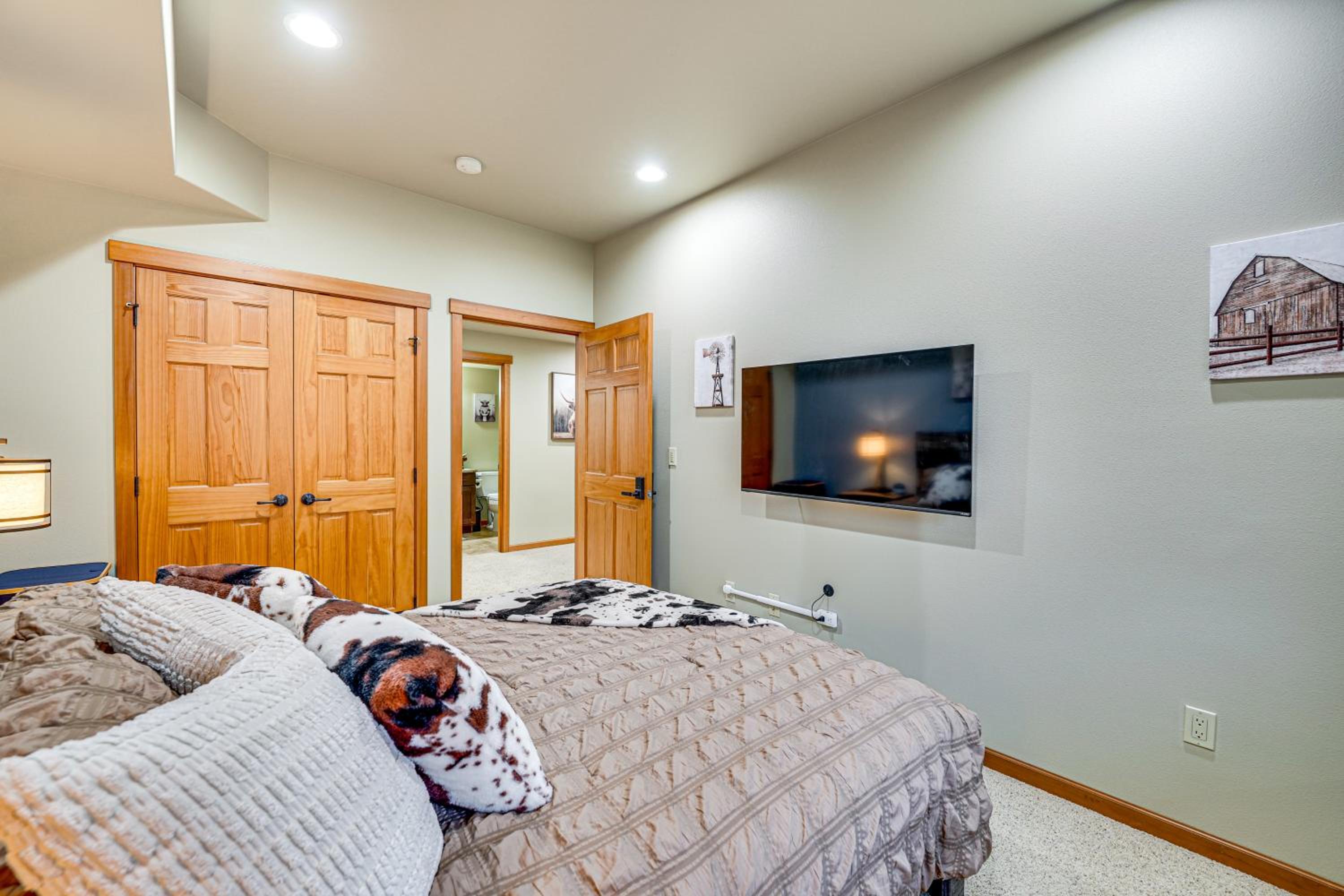 Near Ferry, Shops and Eats! Anacortes Townhome