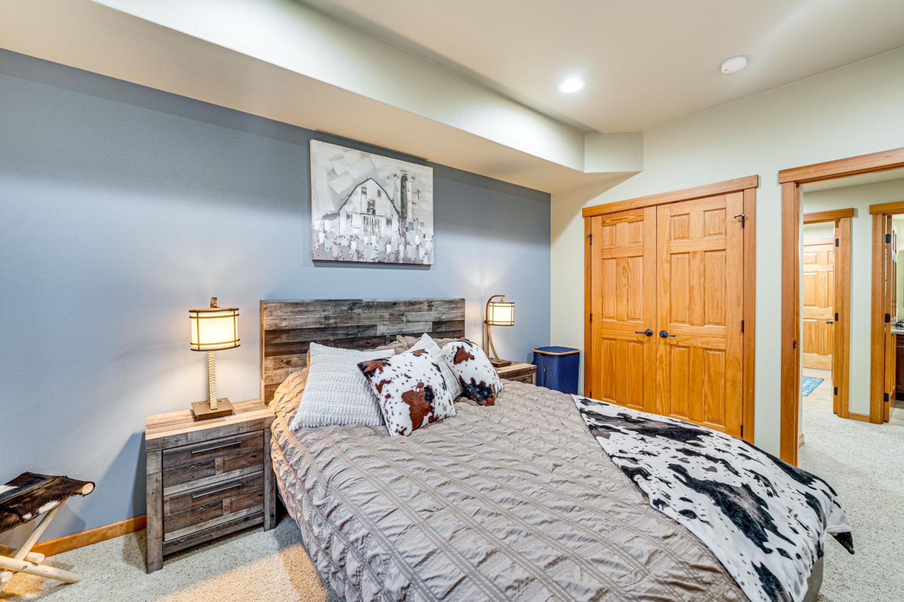 Near Ferry, Shops and Eats! Anacortes Townhome