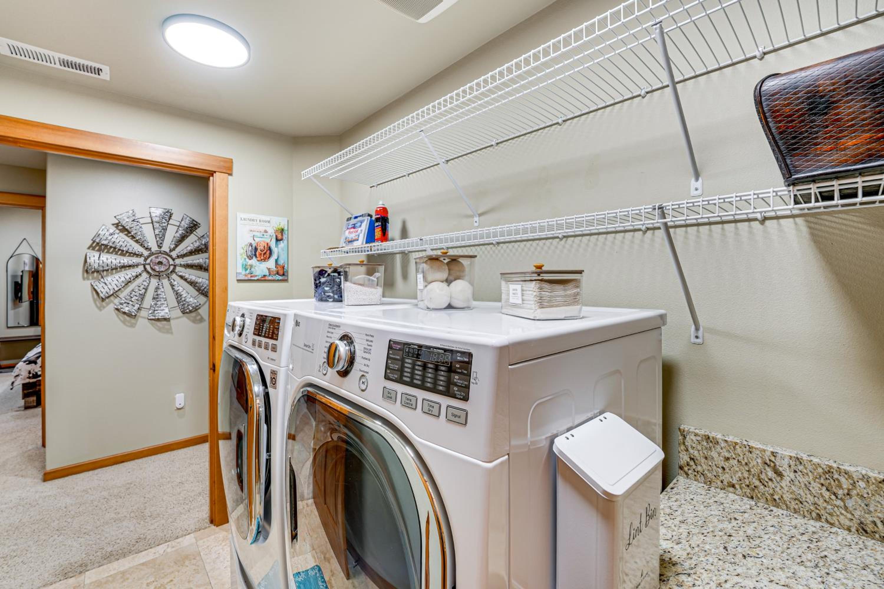 Near Ferry, Shops and Eats! Anacortes Townhome