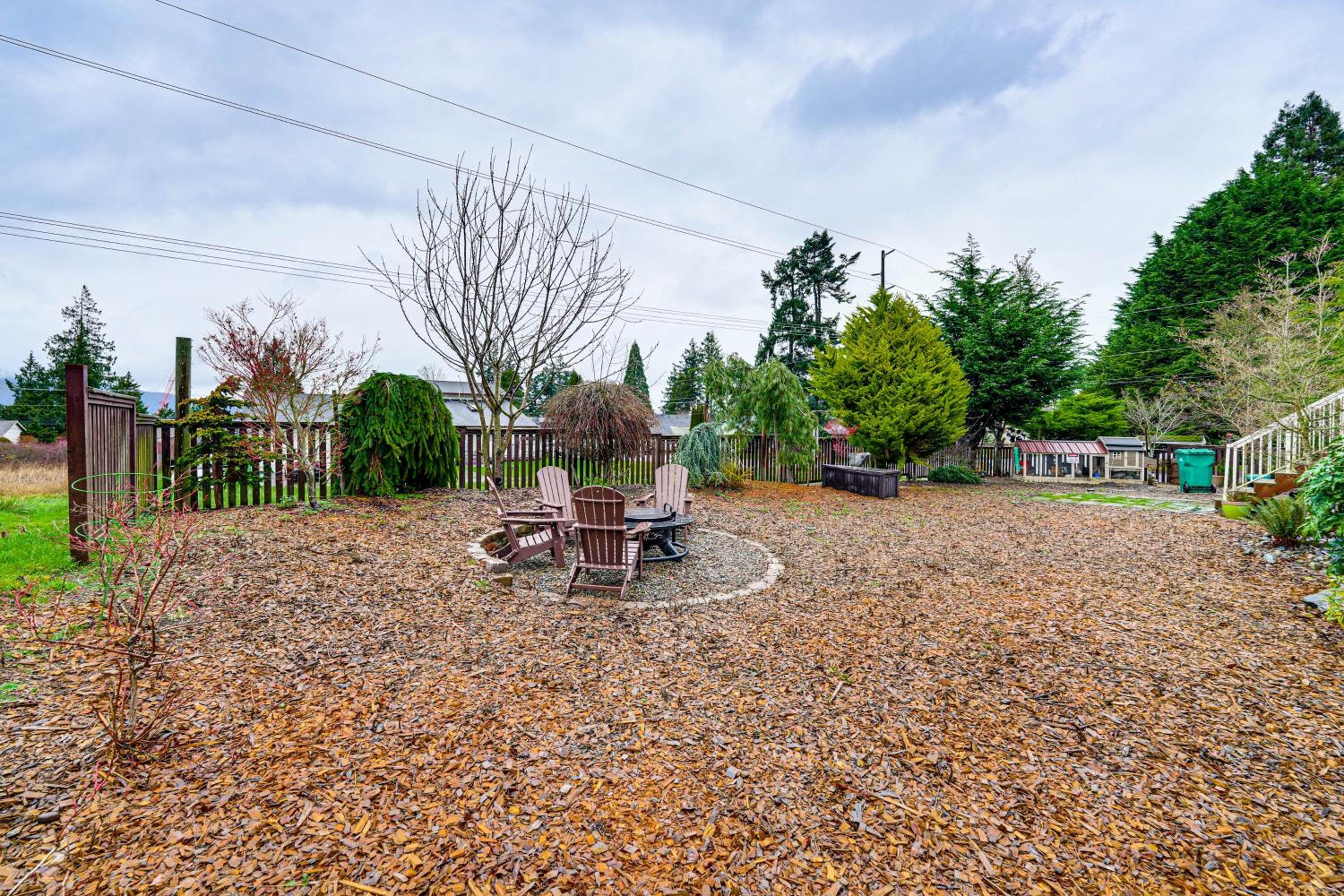 Near Ferry, Shops and Eats! Anacortes Townhome