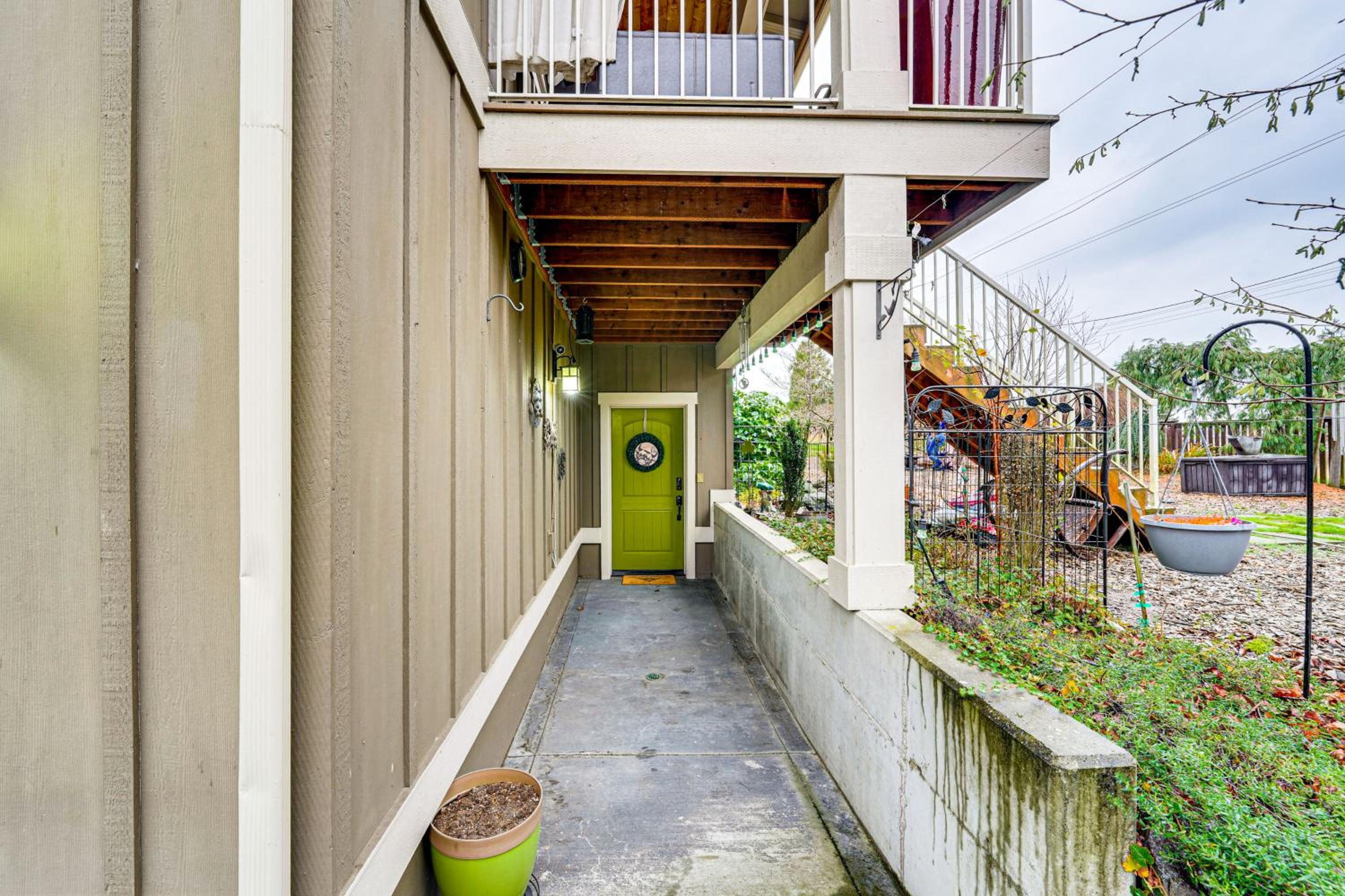 Near Ferry, Shops and Eats! Anacortes Townhome