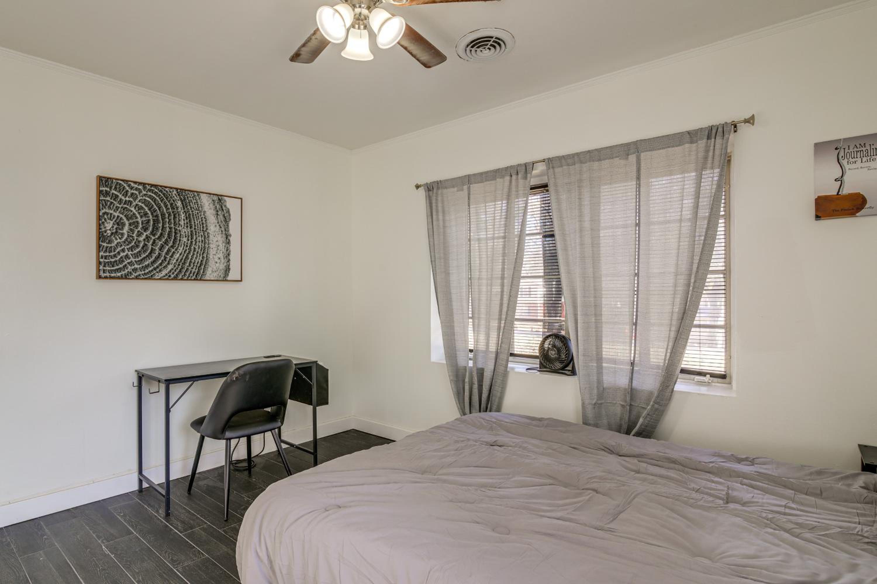 1 Mi to Graceland Quiet Home with Private Yard