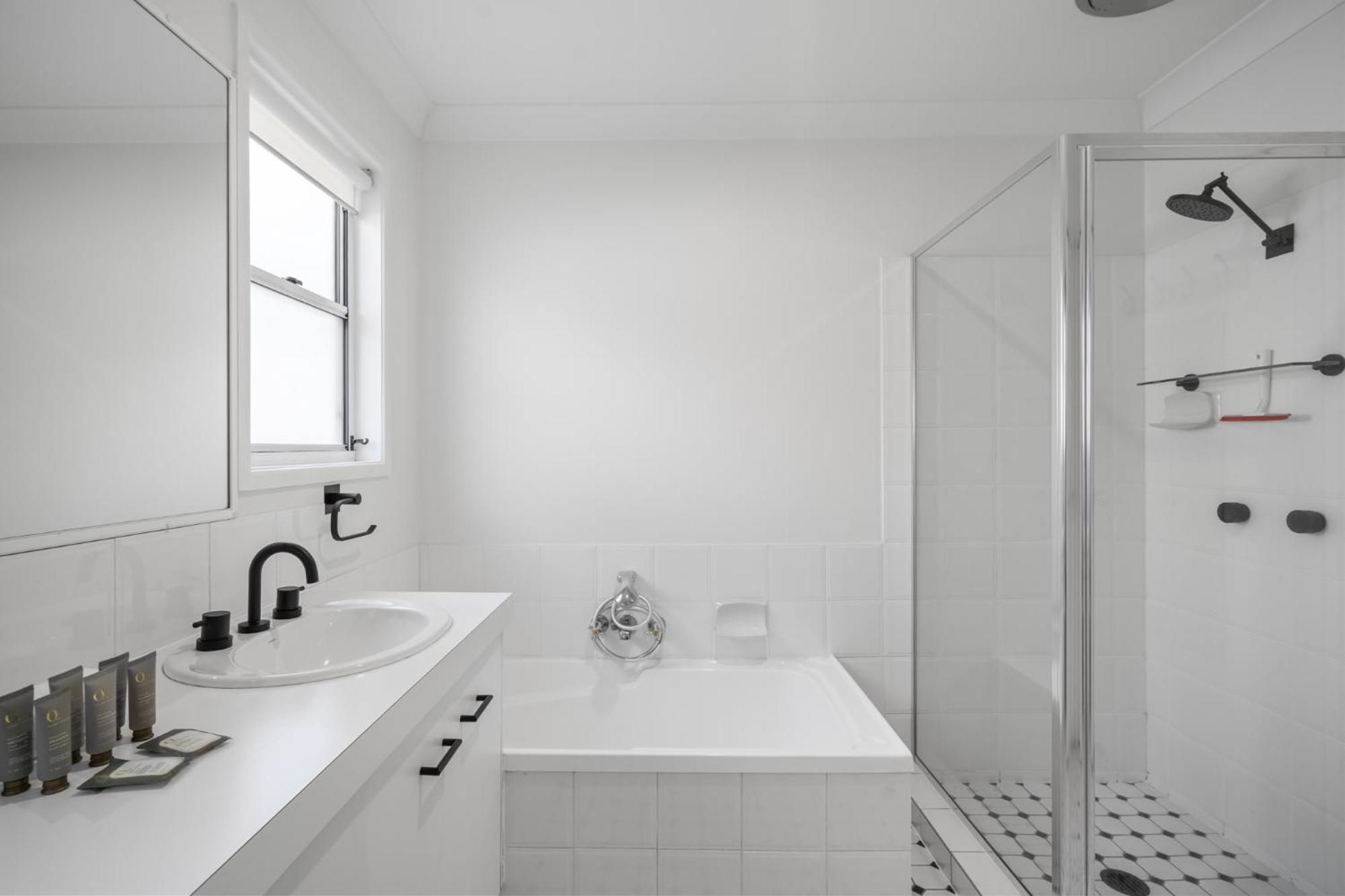 Bright 3-Bed Home in Leafy Annerley