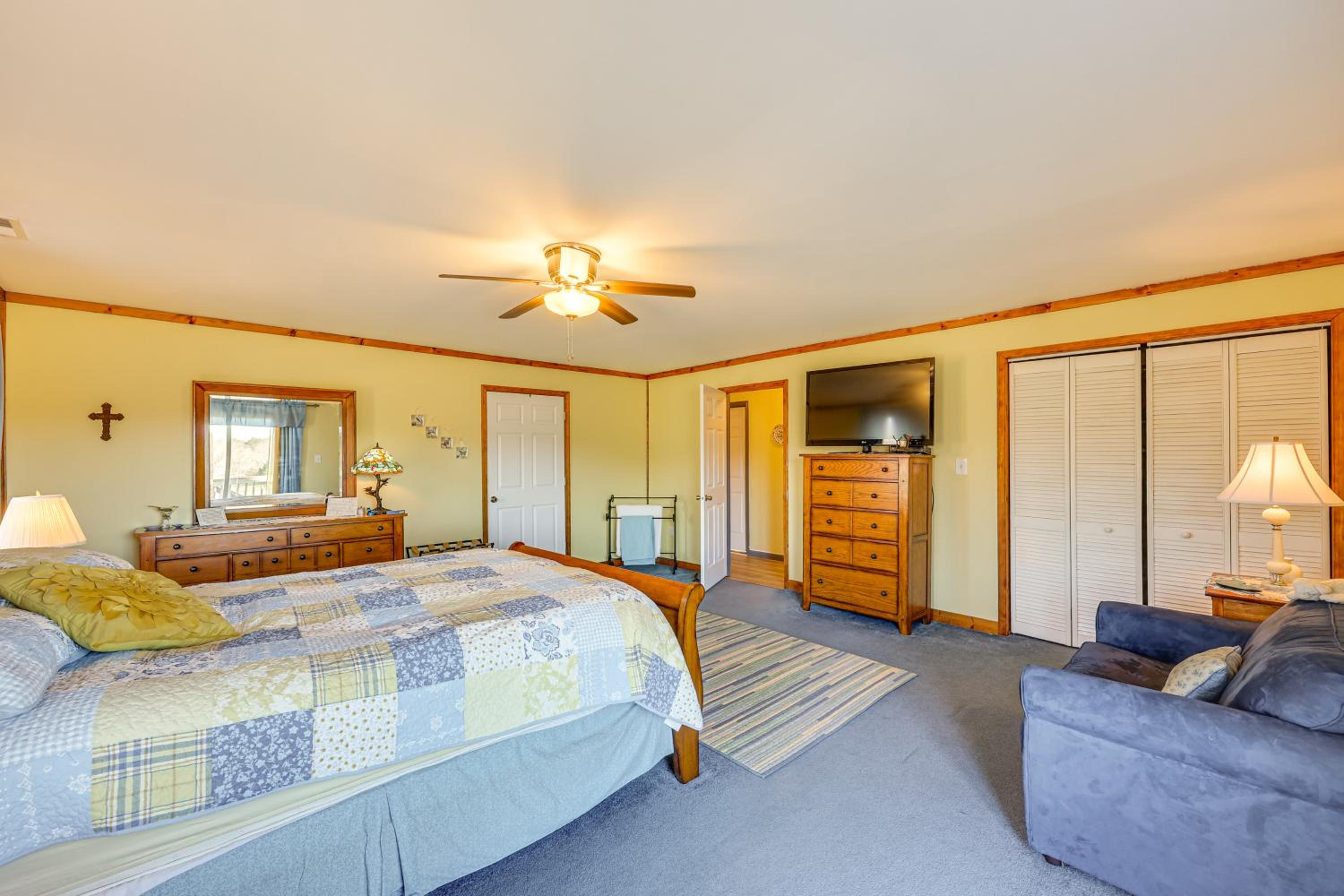 100-Acre Family Getaway in Kenbridge Pets Welcome