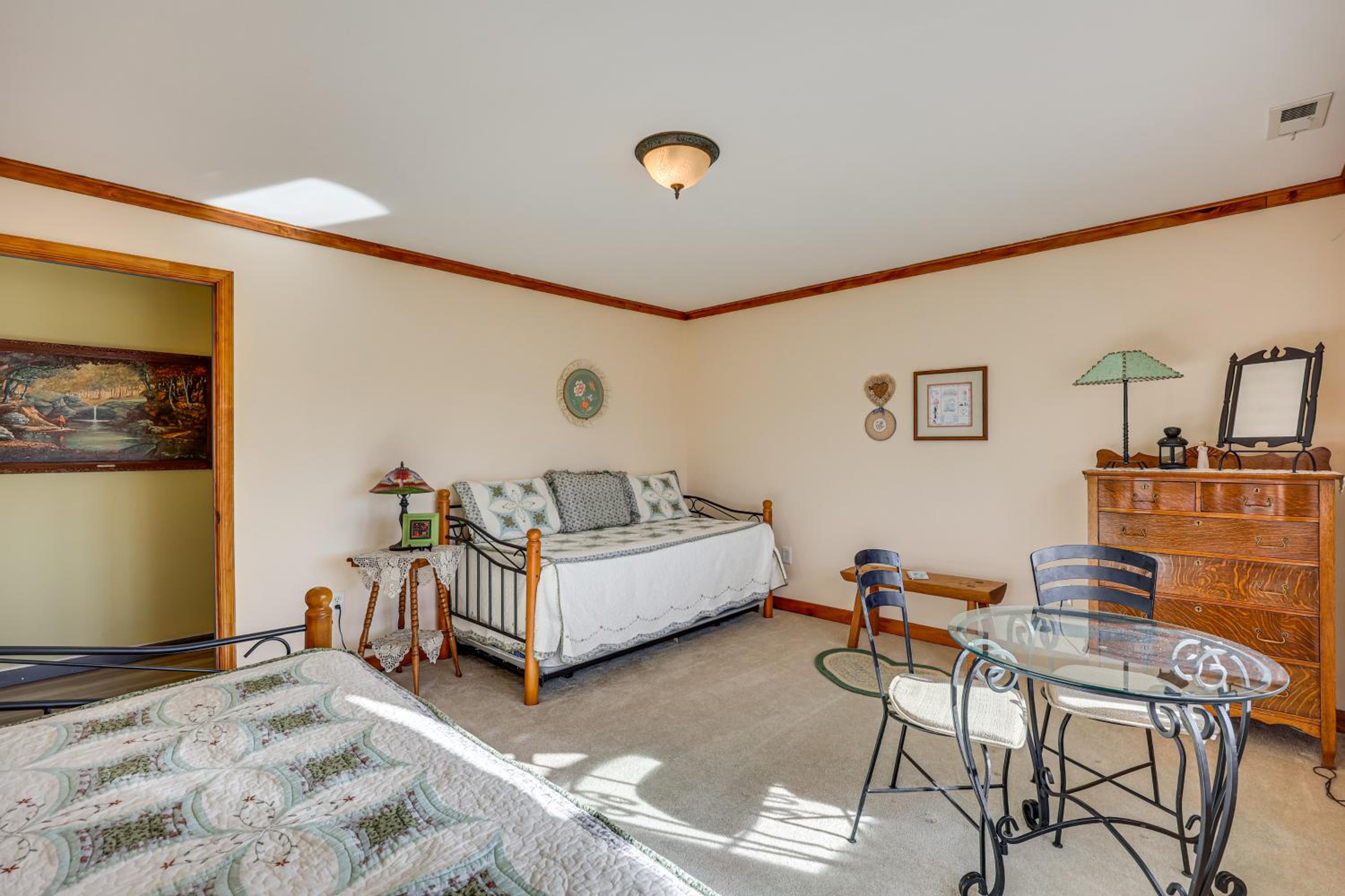 100-Acre Family Getaway in Kenbridge Pets Welcome
