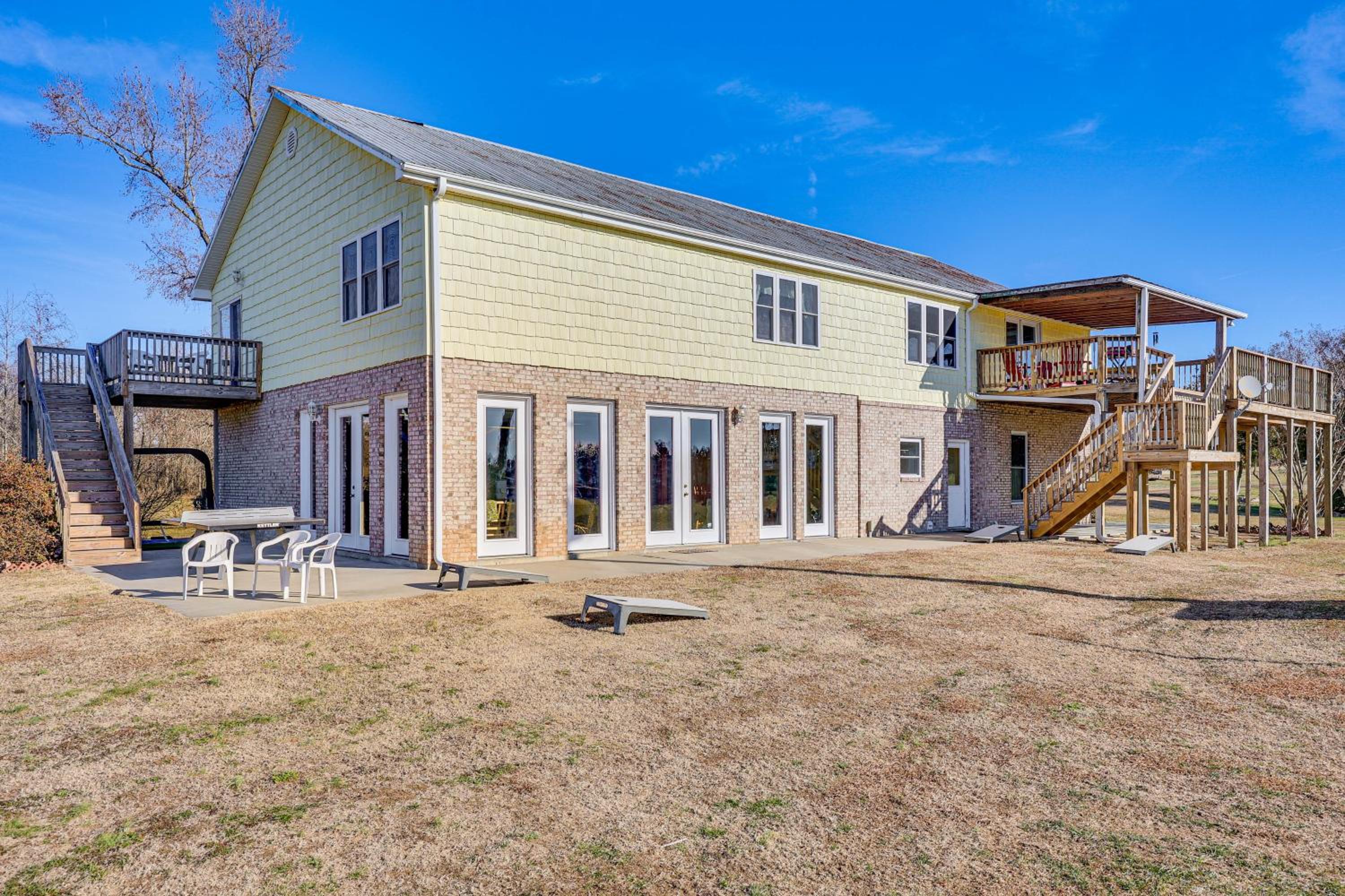 100-Acre Family Getaway in Kenbridge Pets Welcome