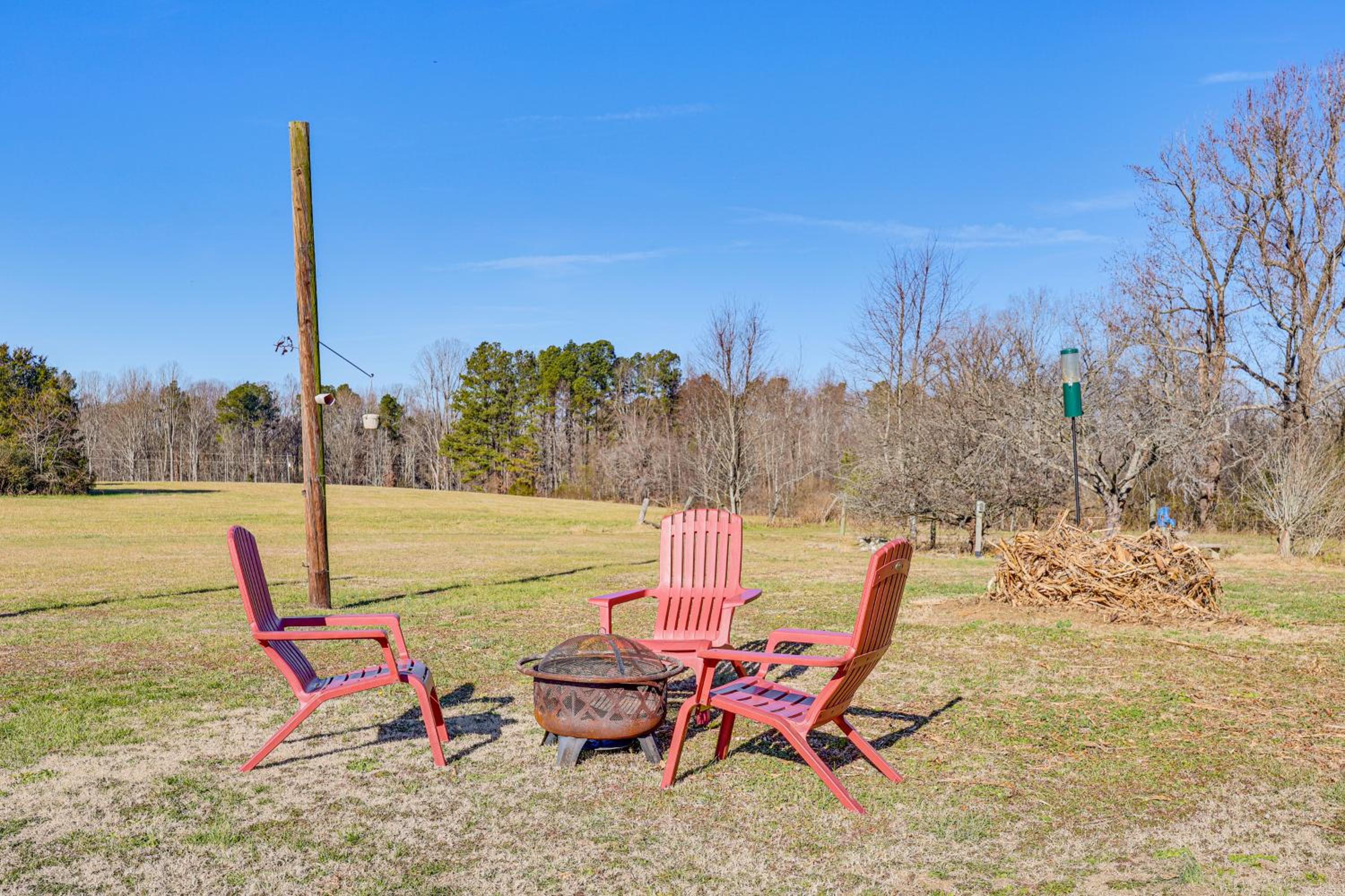 100-Acre Family Getaway in Kenbridge Pets Welcome