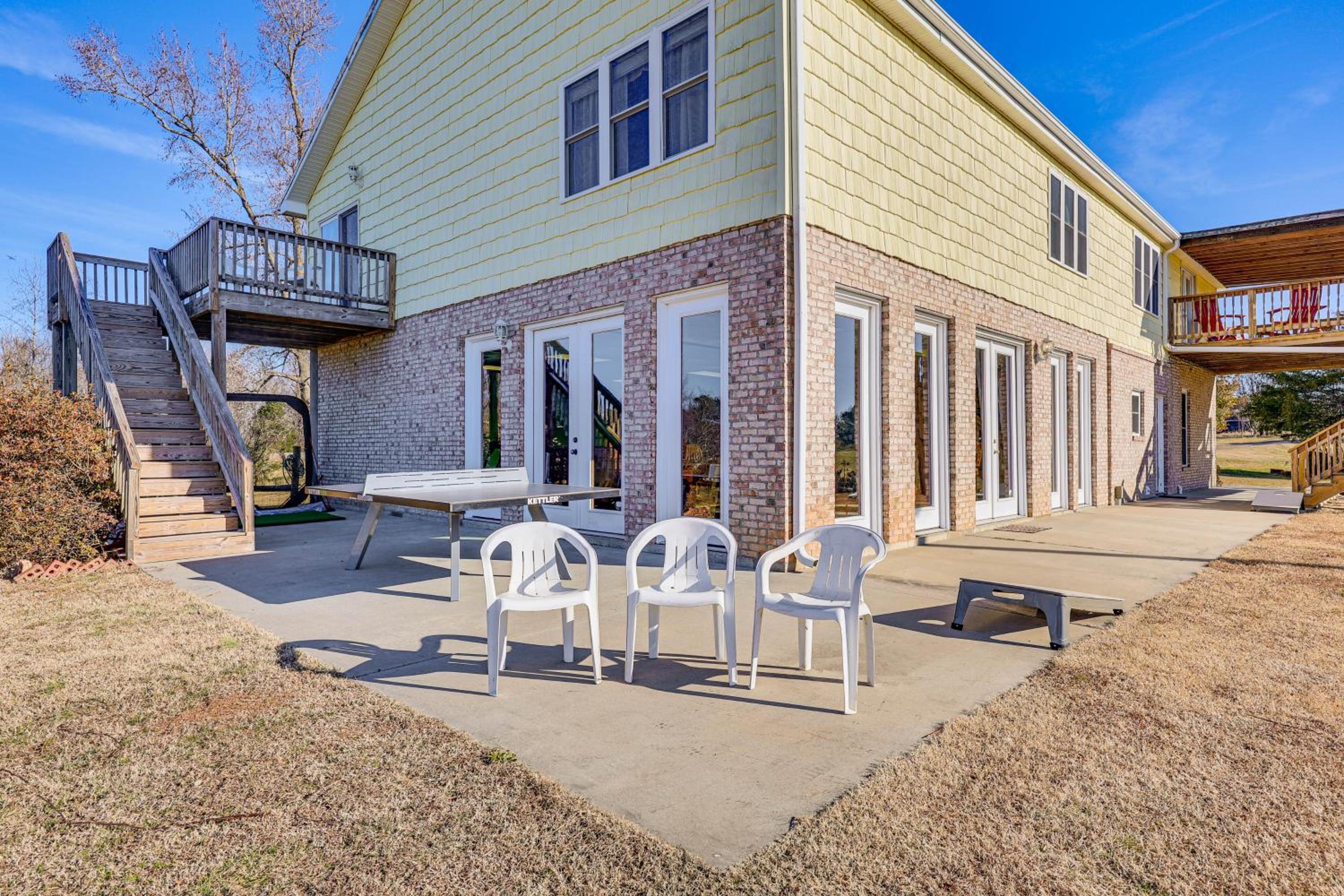 100-Acre Family Getaway in Kenbridge Pets Welcome