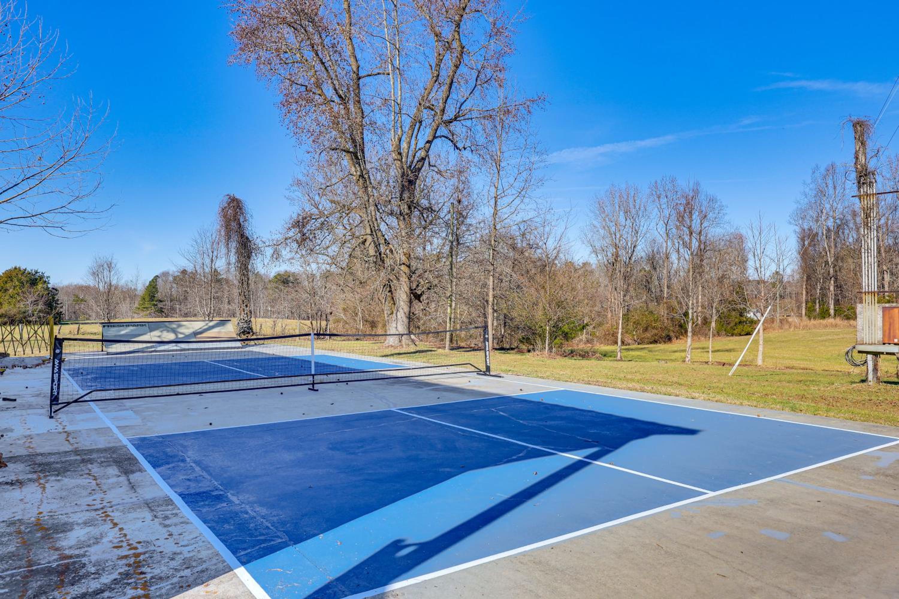 100-Acre Family Getaway in Kenbridge Pets Welcome