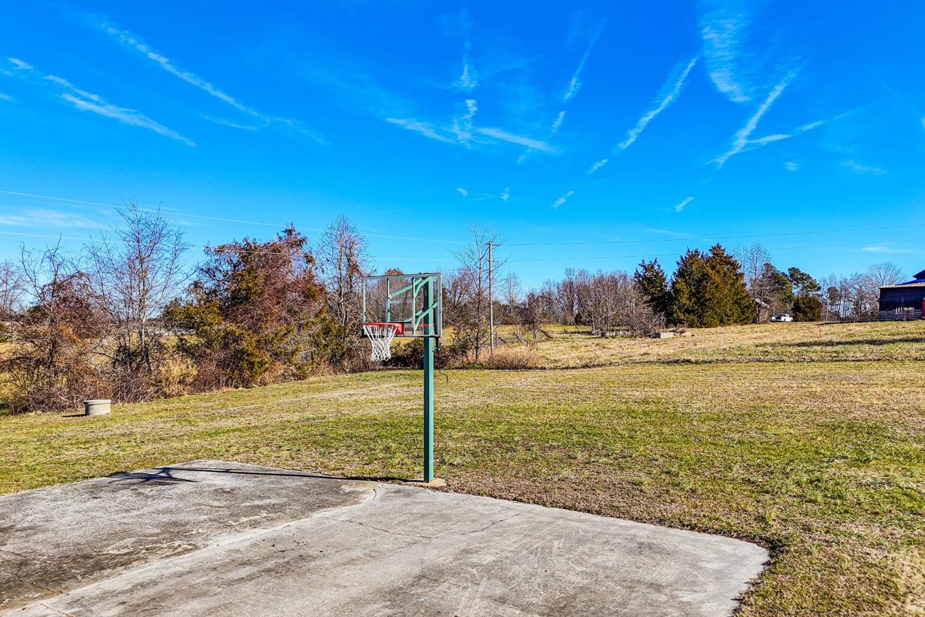 100-Acre Family Getaway in Kenbridge Pets Welcome