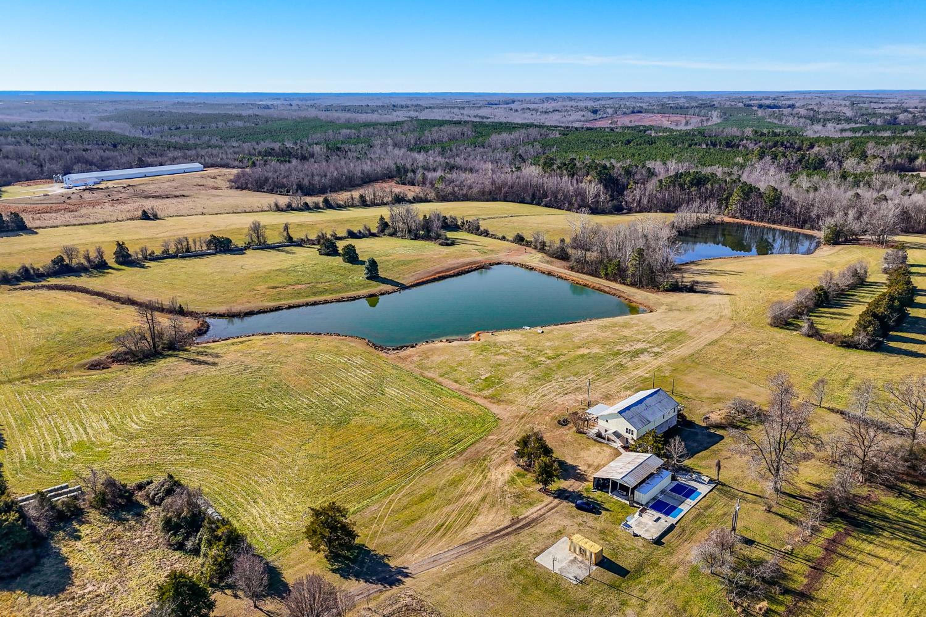 100-Acre Family Getaway in Kenbridge Pets Welcome
