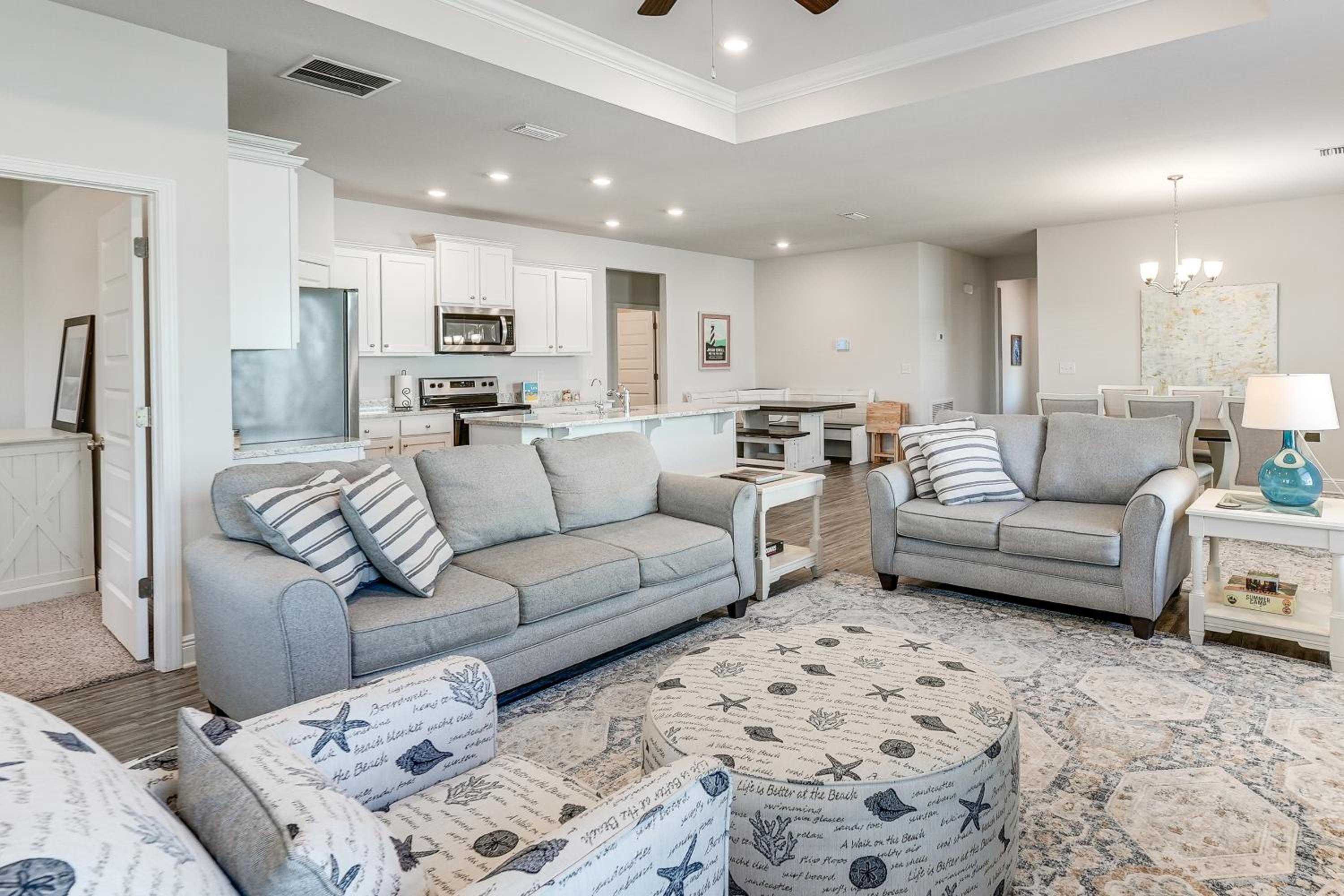 Stroll to Shore Airy Home with Lanai in Port St Joe