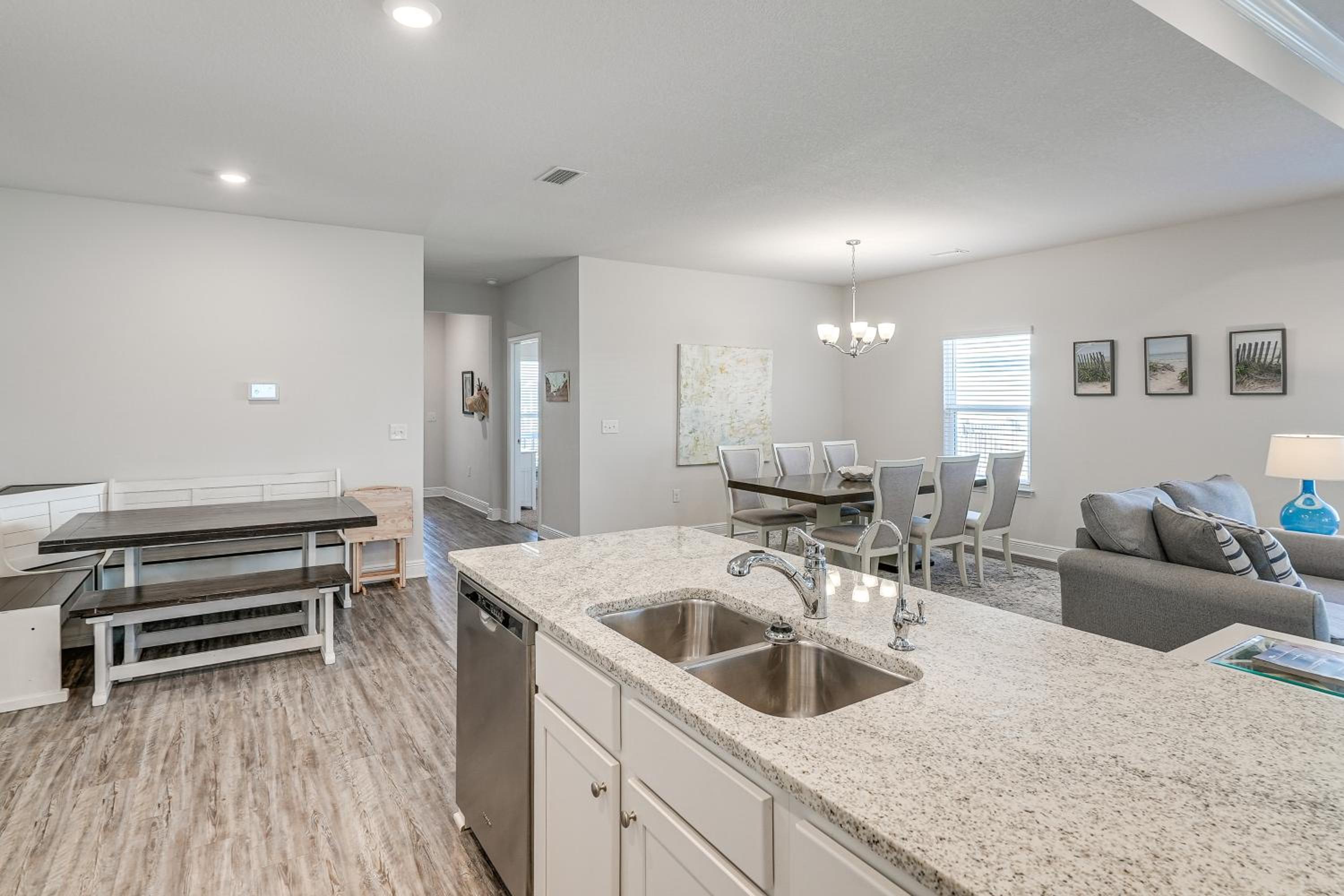 Stroll to Shore Airy Home with Lanai in Port St Joe