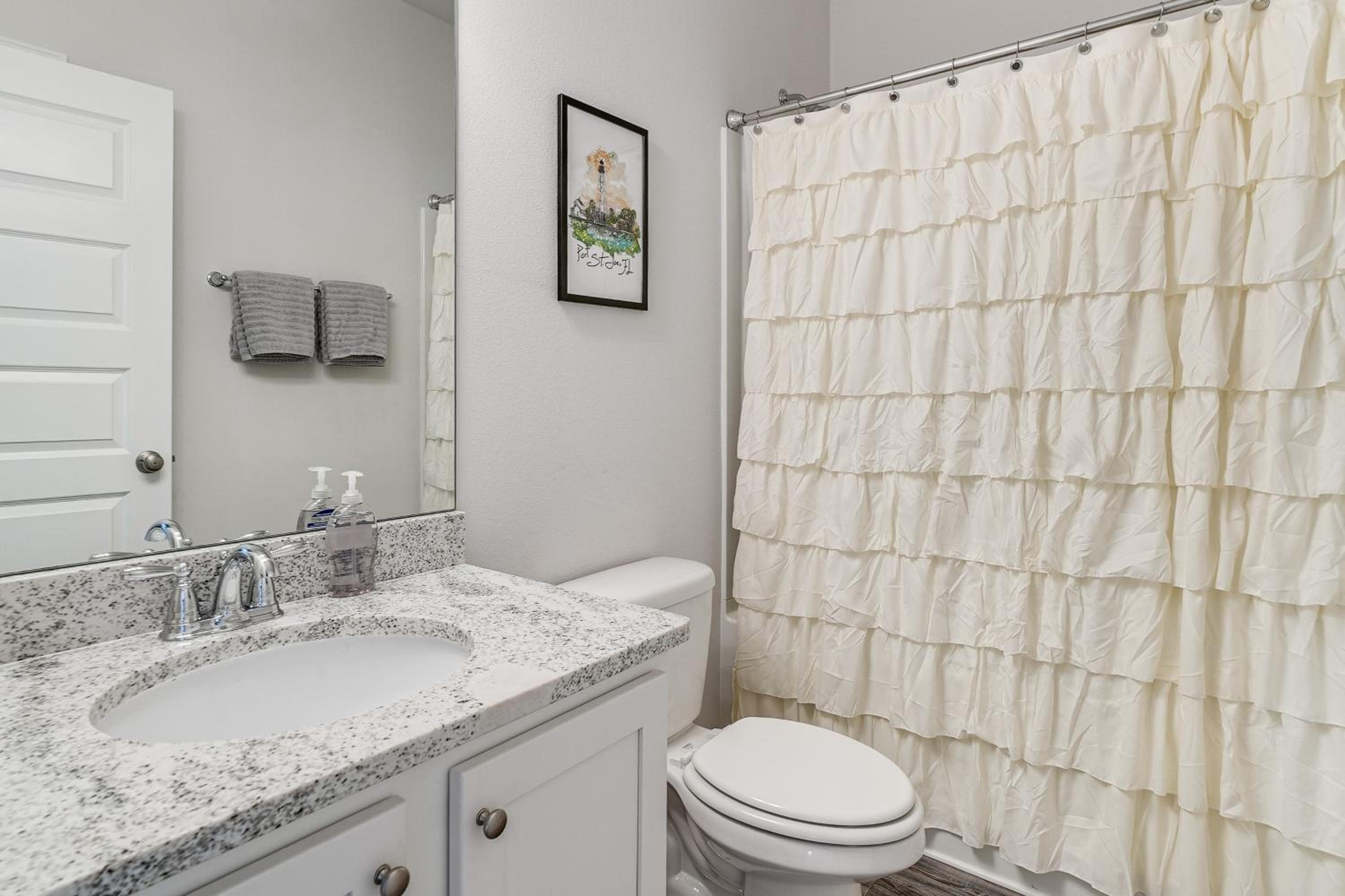 Stroll to Shore Airy Home with Lanai in Port St Joe