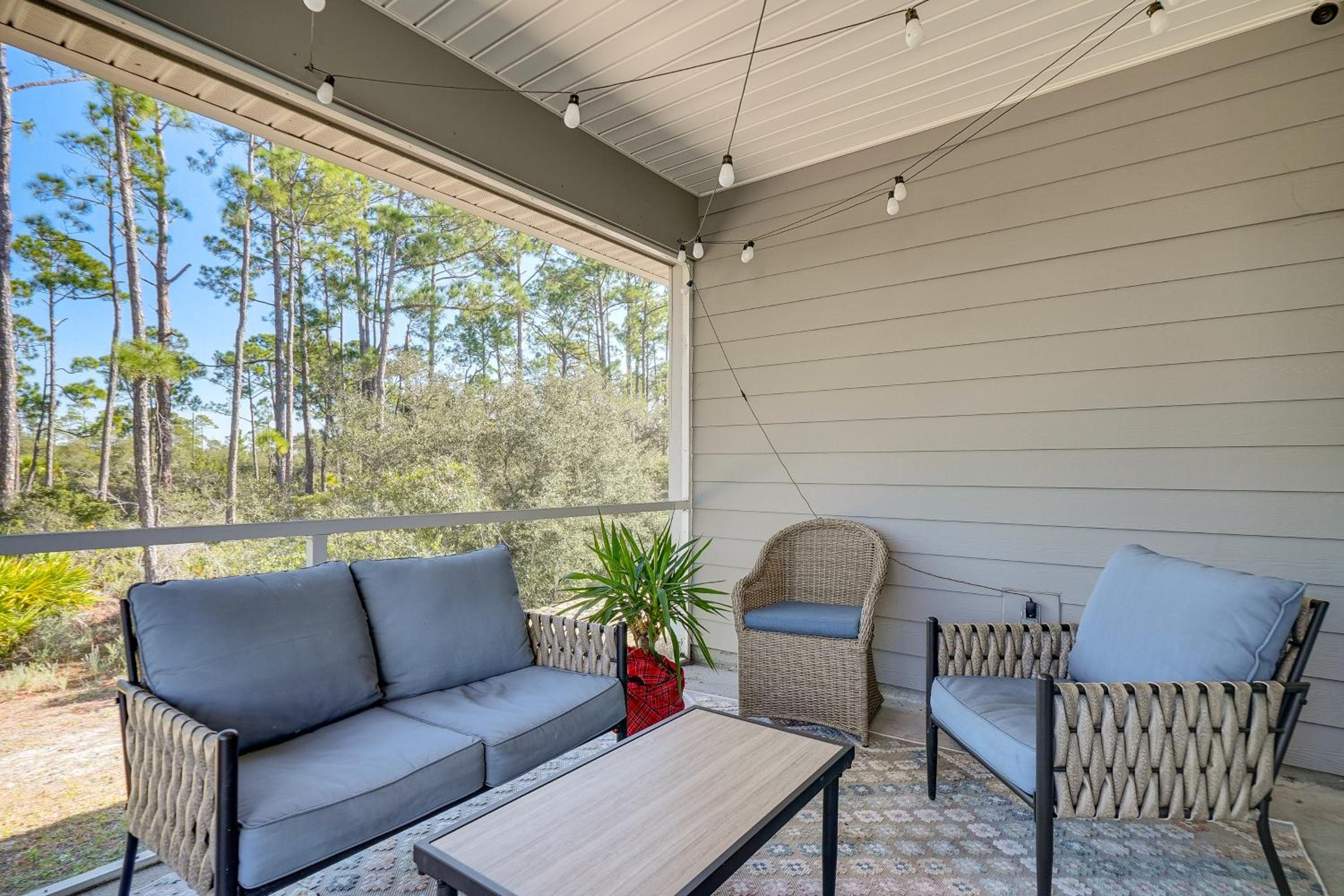 Stroll to Shore Airy Home with Lanai in Port St Joe