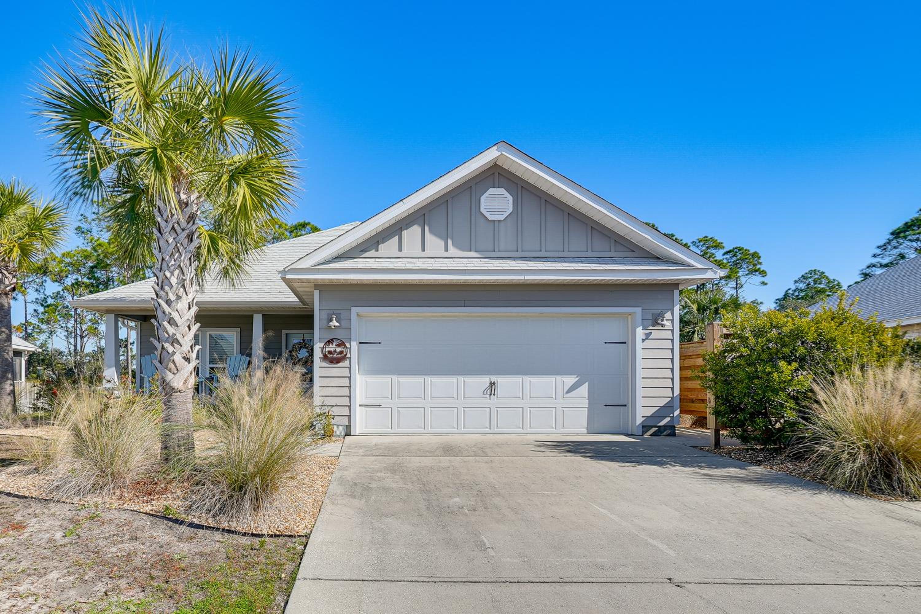 Stroll to Shore Airy Home with Lanai in Port St Joe